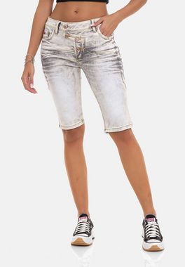 Cipo & Baxx Shorts in sommerlichem Look