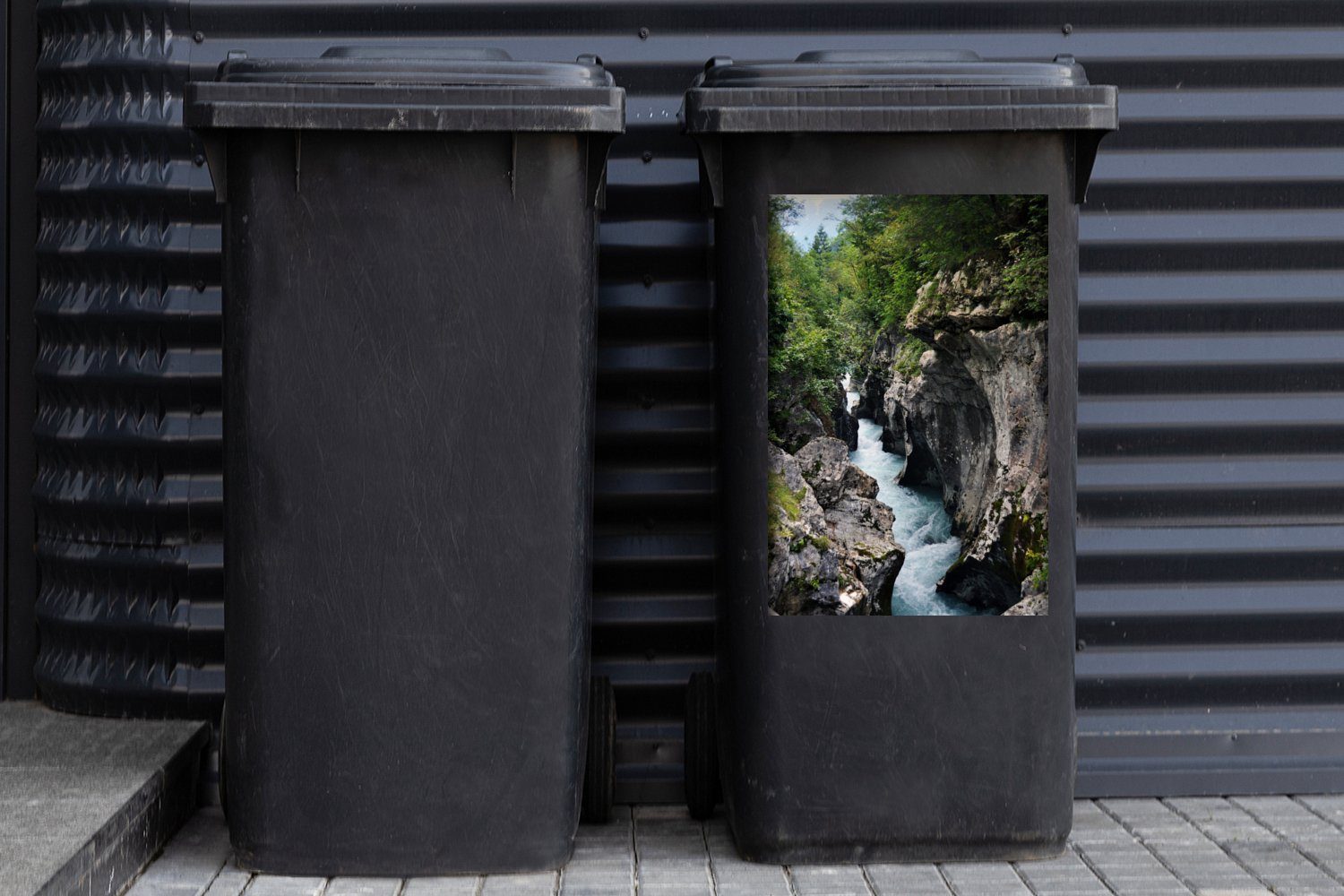 St), im Triglav-Nationalpark Mülleimer-aufkleber, Abfalbehälter Mülltonne, Sticker, in Container, MuchoWow Wandsticker Slowenien Fluss (1 Soca