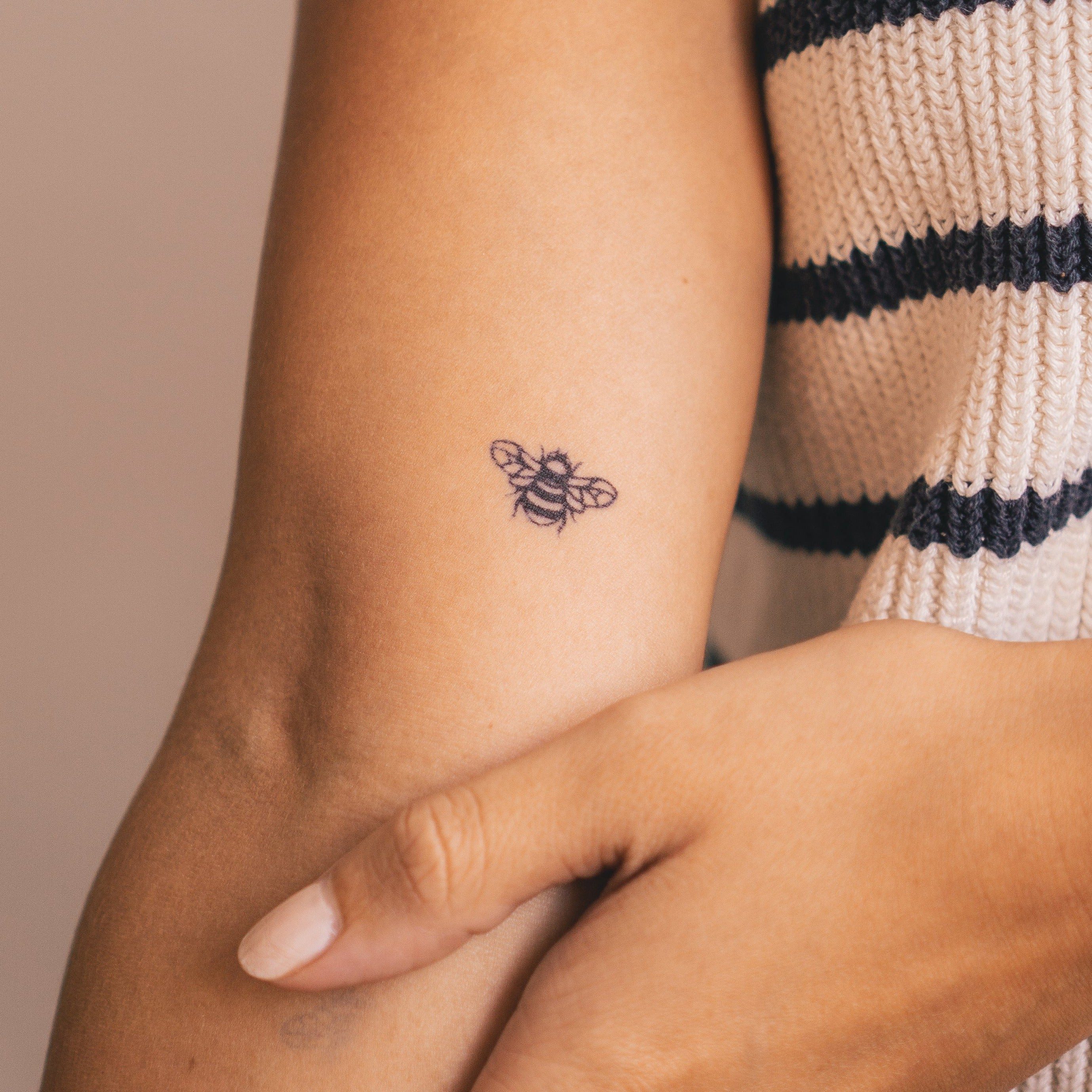 Inkster Schmuck-Tattoo Hochwertige temporäre Tattoos, Vegane & EU-Kosmetikzertifizierte Farbe, wasserfestes temporäres Tattoo, 2 Wochen Halt