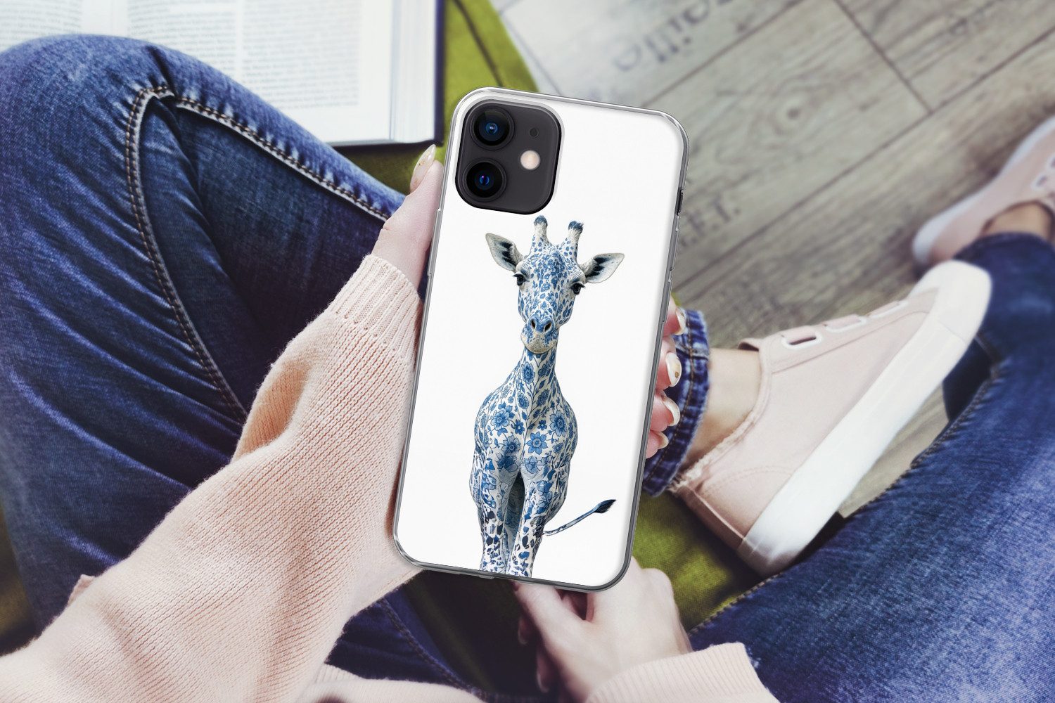 MuchoWow Handyhülle für Apple iPhone 12 Giraffe - Delfter Blau - Tiere - Minimalistisch, Smartphone-Bumper, Print, Handy Schutzhülle Dünn