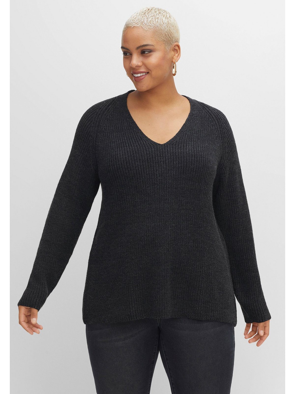 V-Ausschnitt-Pullover schwarz A-Linie meliert leichter Kaschmir, Große in Sheego Größen mit