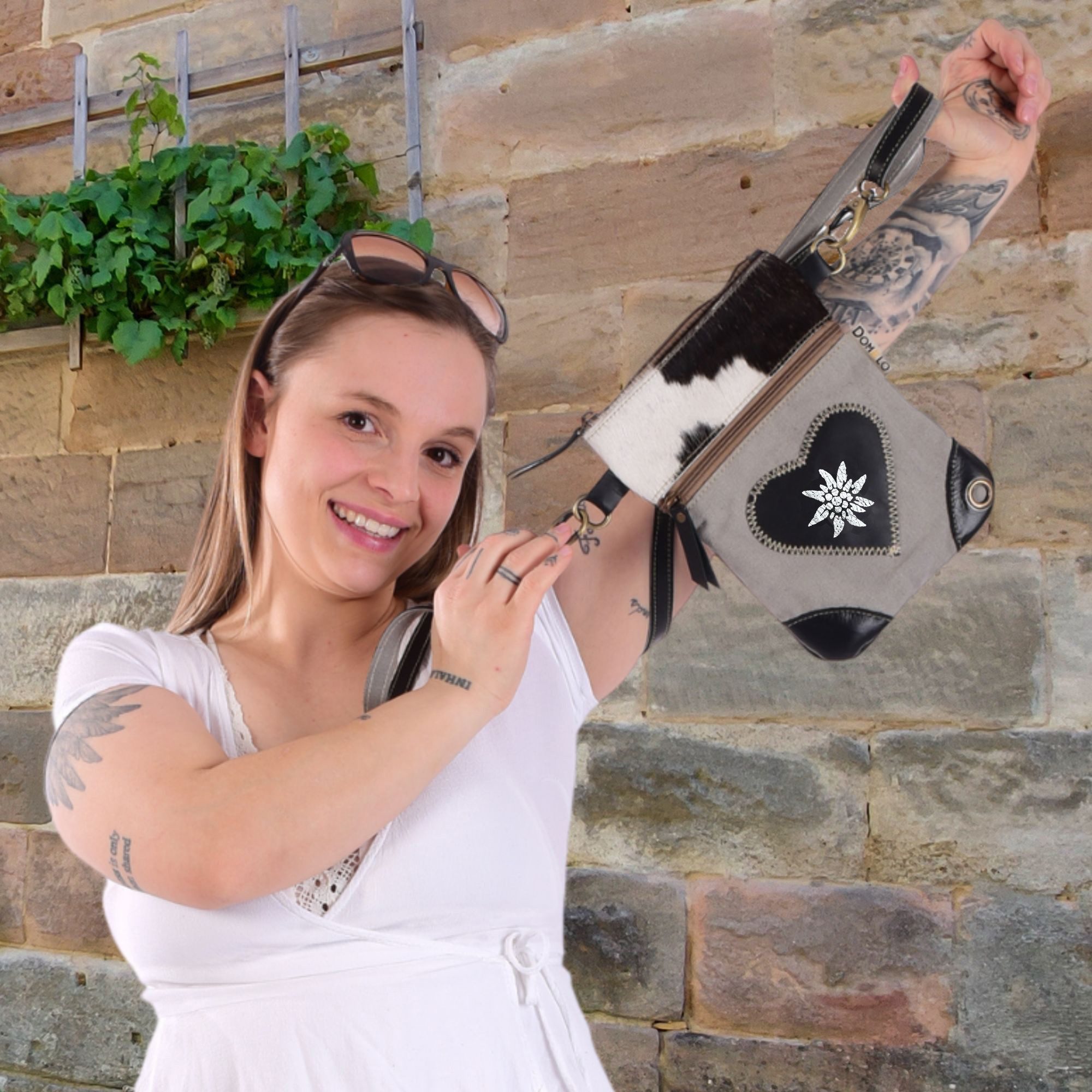 Domelo Trachtentasche kleine Oktoberfest Tasche, schwarze Dirndltasche, Unikate Trachtentasche