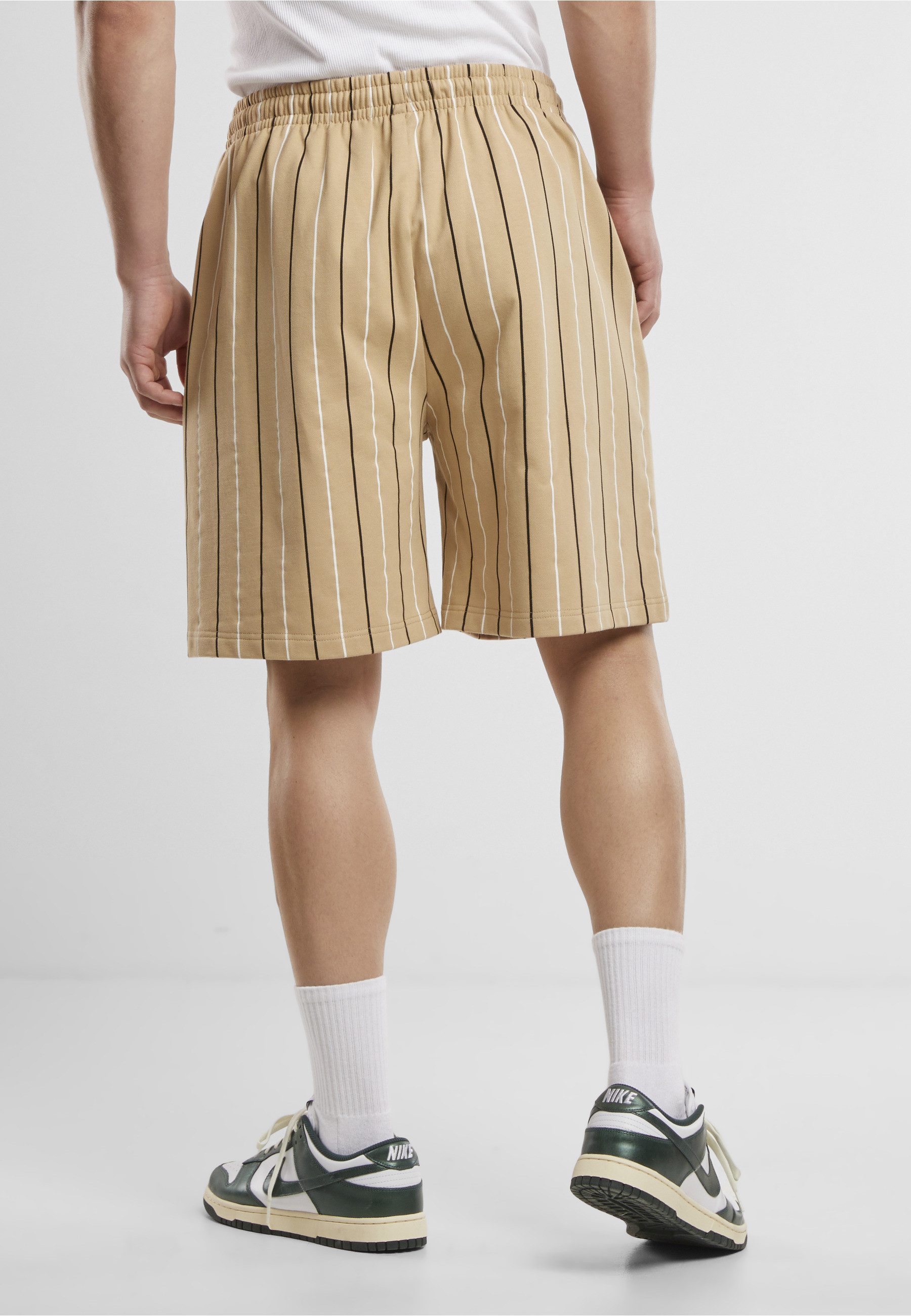 URBAN CLASSICS Sweatshorts Urban Classics Printed Pinstripe Shorts (1-tlg) – Bild 5 von 5