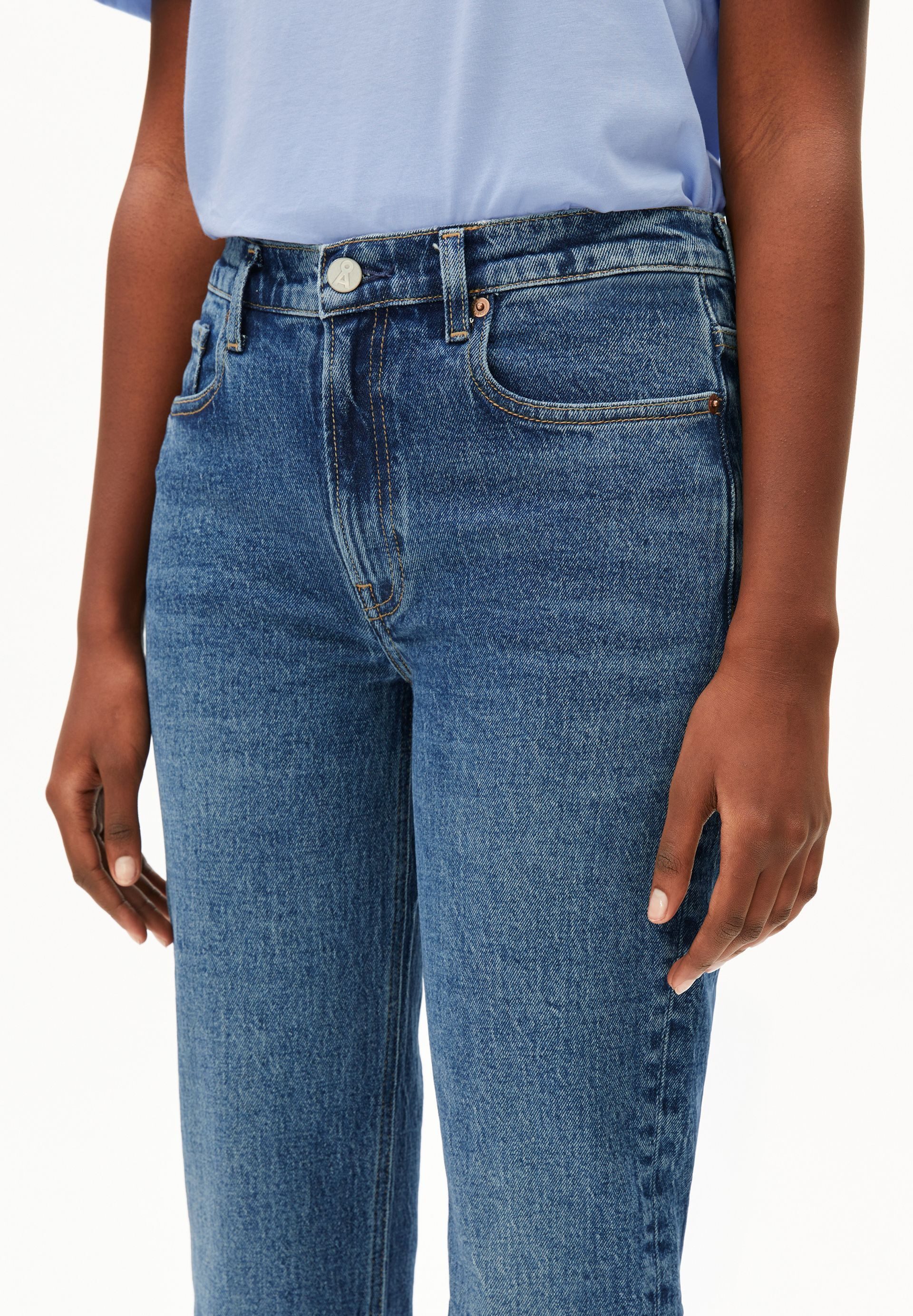 Armedangels Straight-Jeans CARENAA (Comfort-Stretch, Slim Fit) Mid waist – Bild 3 von 5