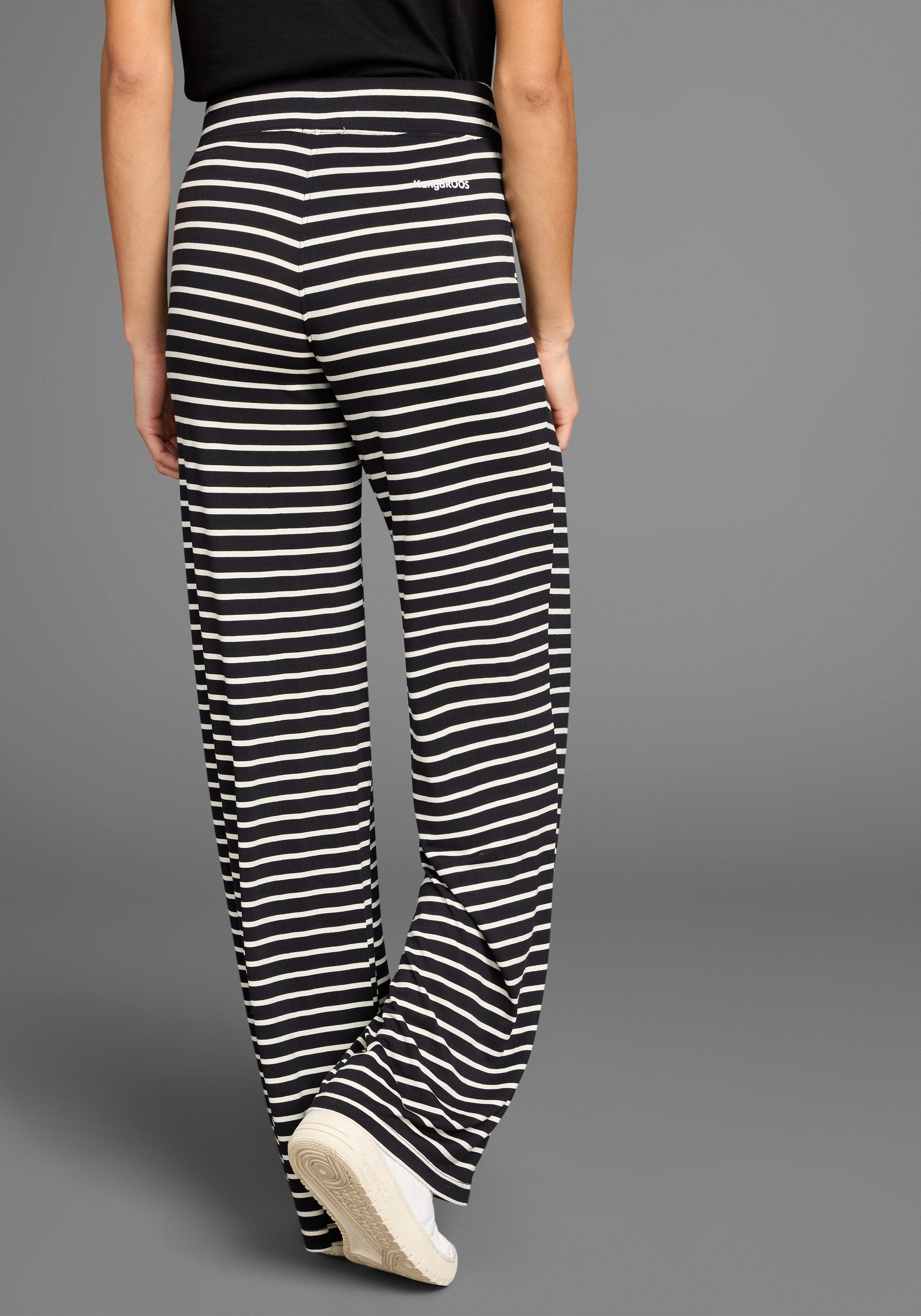 KangaROOS Jerseyhose gestreift mit weitem Beim - NEUE KOLLEKTION – Bild 2 von 5