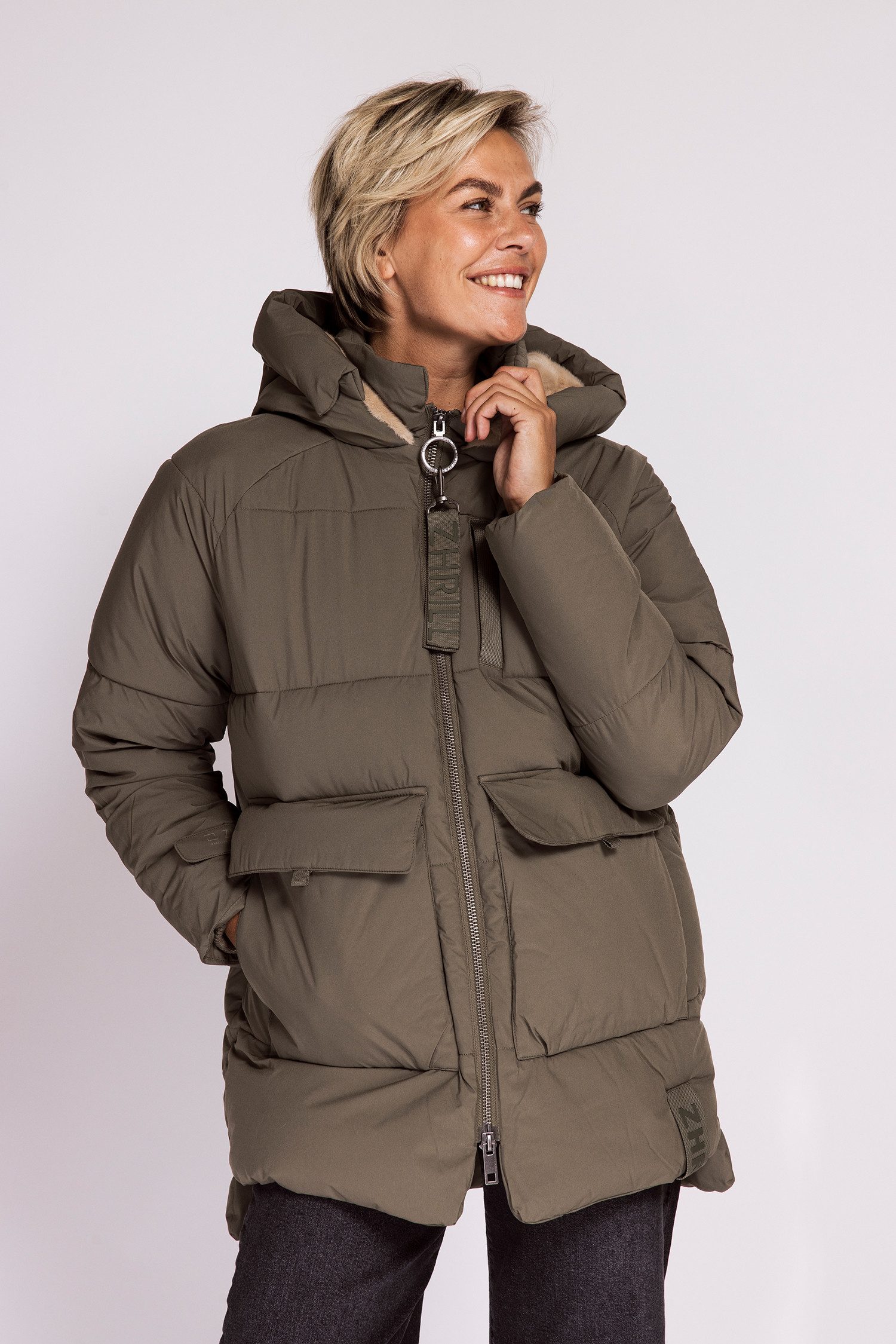 Zhrill Steppjacke ZHNIEKA mit Kapuze und Logo-Druck auf dem Rücken günstig online kaufen