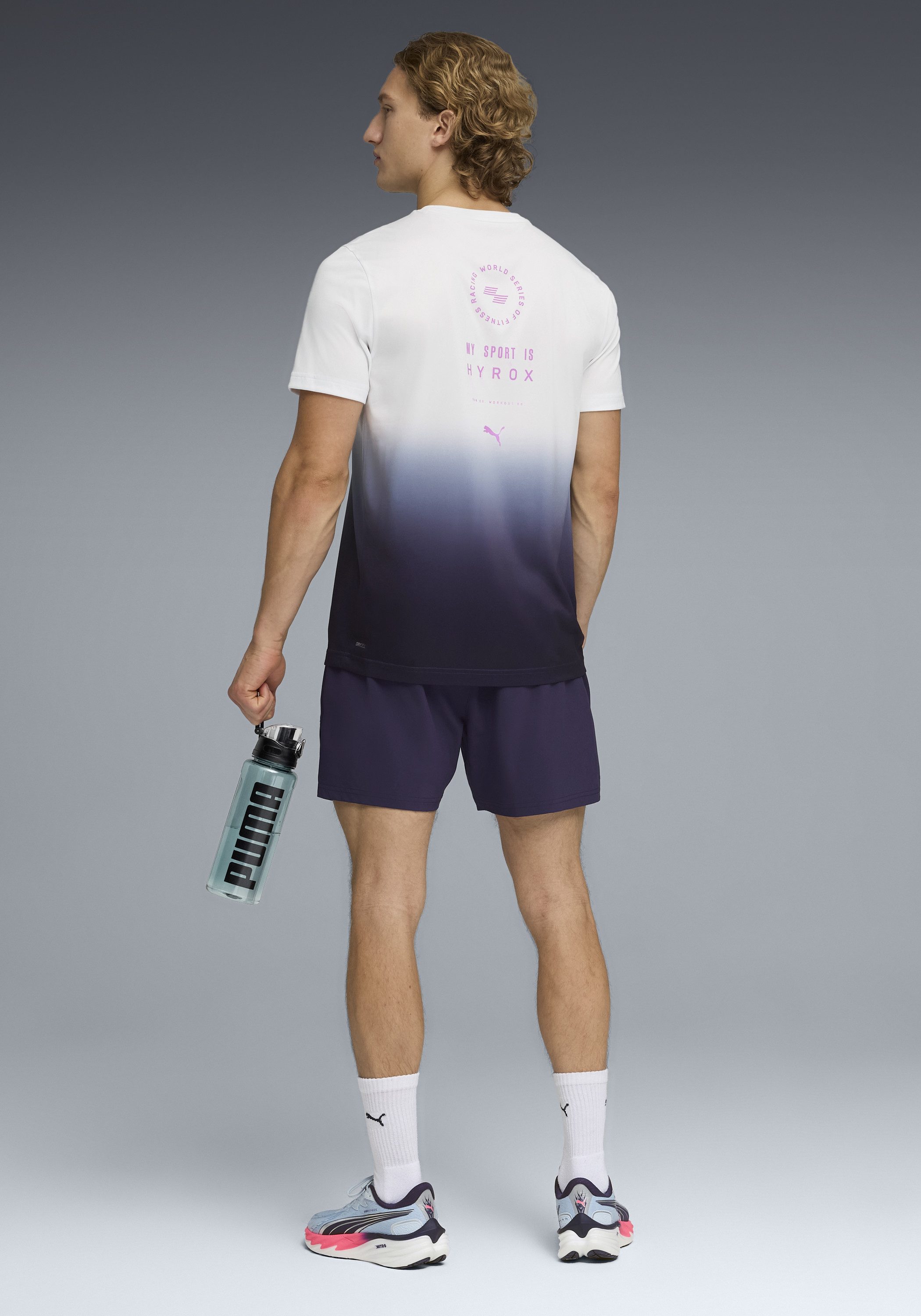 PUMA Trainingsshirt M X HYROX POLY GRAPHIC TEE reguläre Passform, Kurzarm, für Fitness und sportliche Aktivitäten