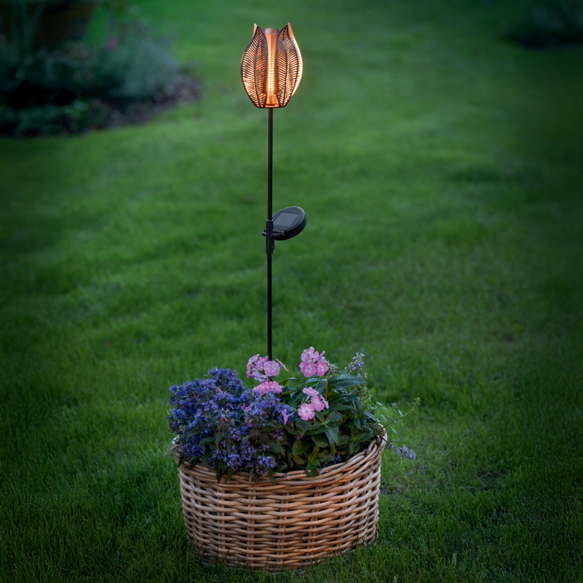 Frank Flechtwaren Gartenstecker "Blume" 84 cm hoch, Solar LED Dekostecker wetterfest, Solarlampe Outdoor Solarleuchte für Draußen
