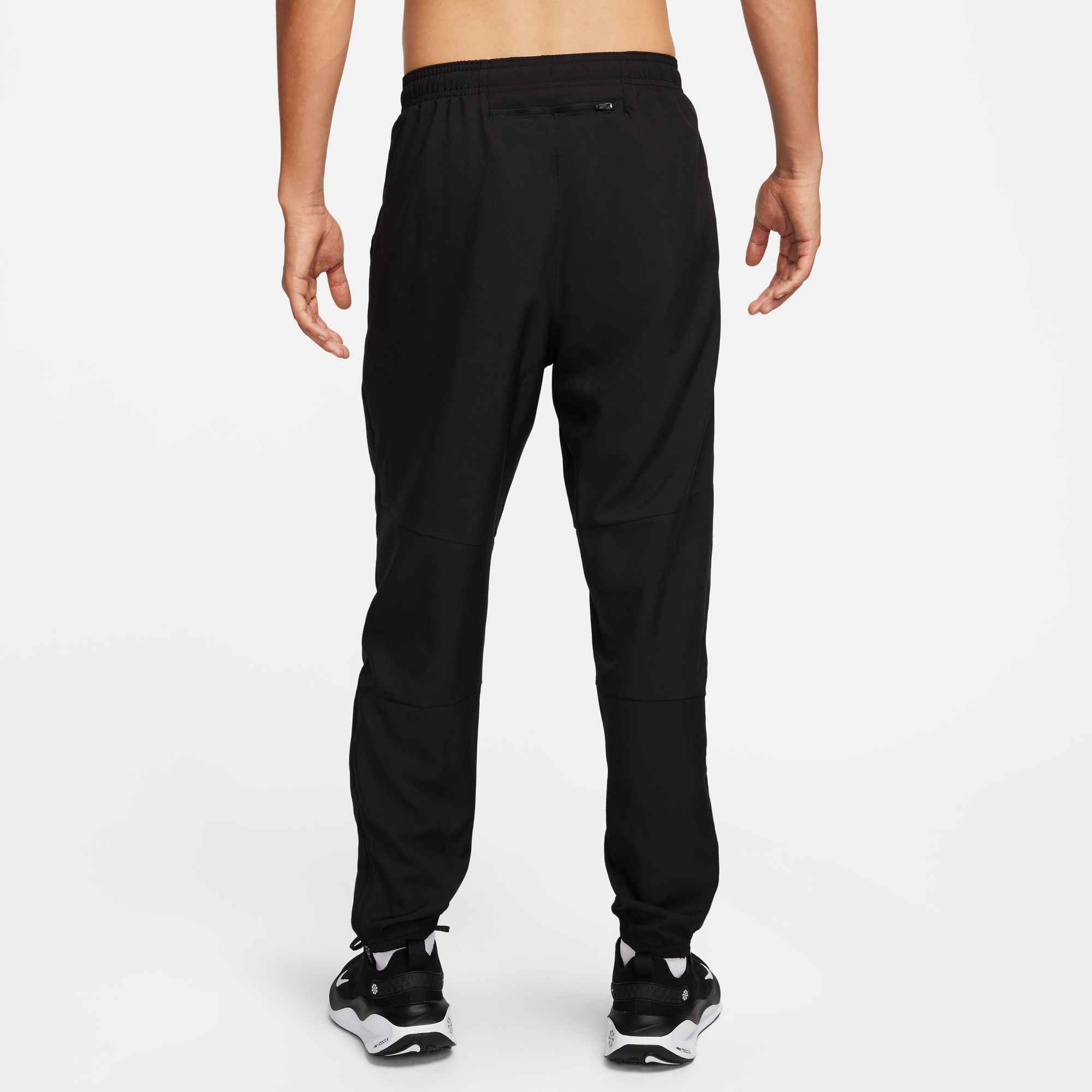 Nike Laufhose M NK DF CHALLENGR WVN PANT leichtes Material, atmungsaktiv, mit Bündchen und Reißverschluss