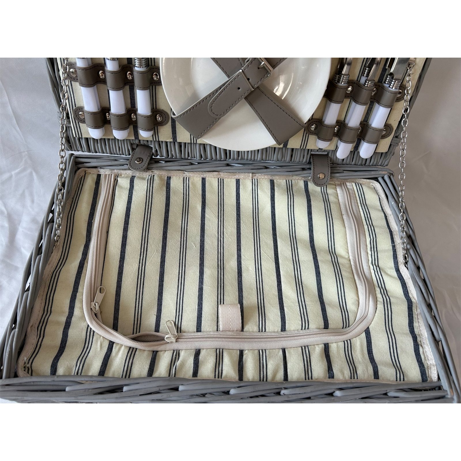 HTI-Living Picknickkorb Picknickkorb für 4 Personen Finie Grau (Stück, 1 St., 1 Picknickkorb inkl. Geschirr), Weidenkorb mit Geschirr und Kühlfach