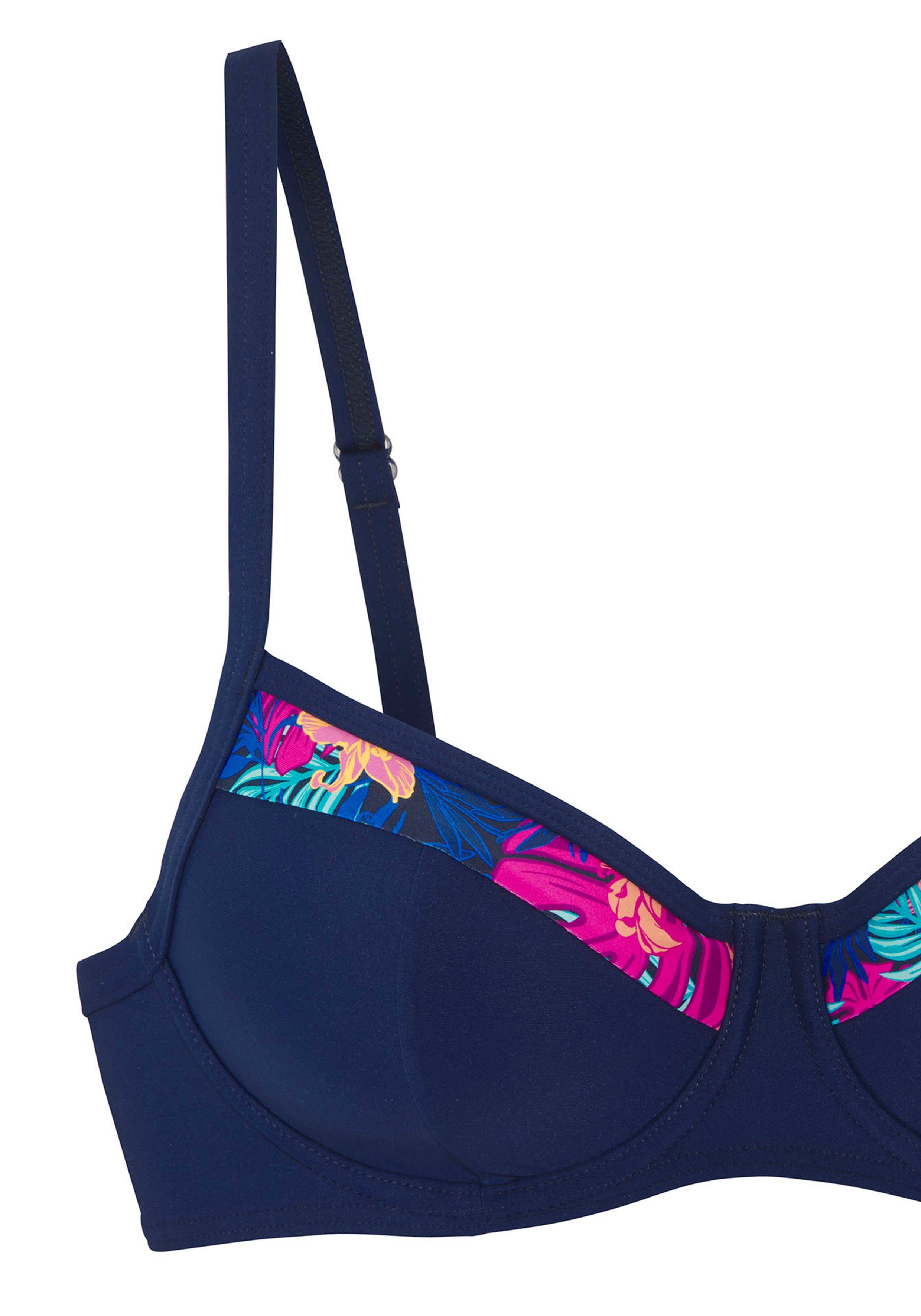 LASCANA Bügel-Bikini-Top Exotic, mit bedruckter Blende an den Cups