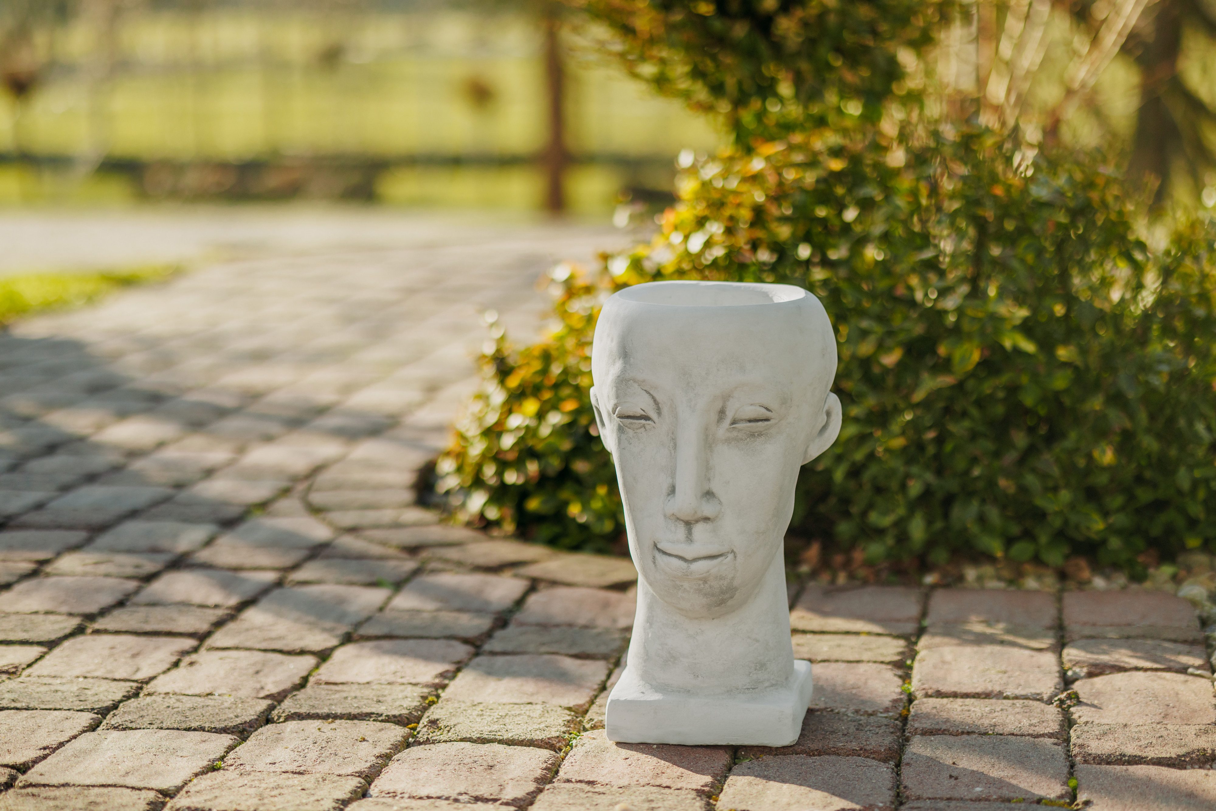gartendekoparadies.de Head-shaped flower pot, planter, stone figure, H. 41 cm, 20 kg, 2 liters, frost-resistant