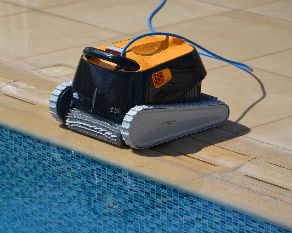 maytronics Poolbodensauger Dolphin E30 Poolroboter mit PVC Bürste