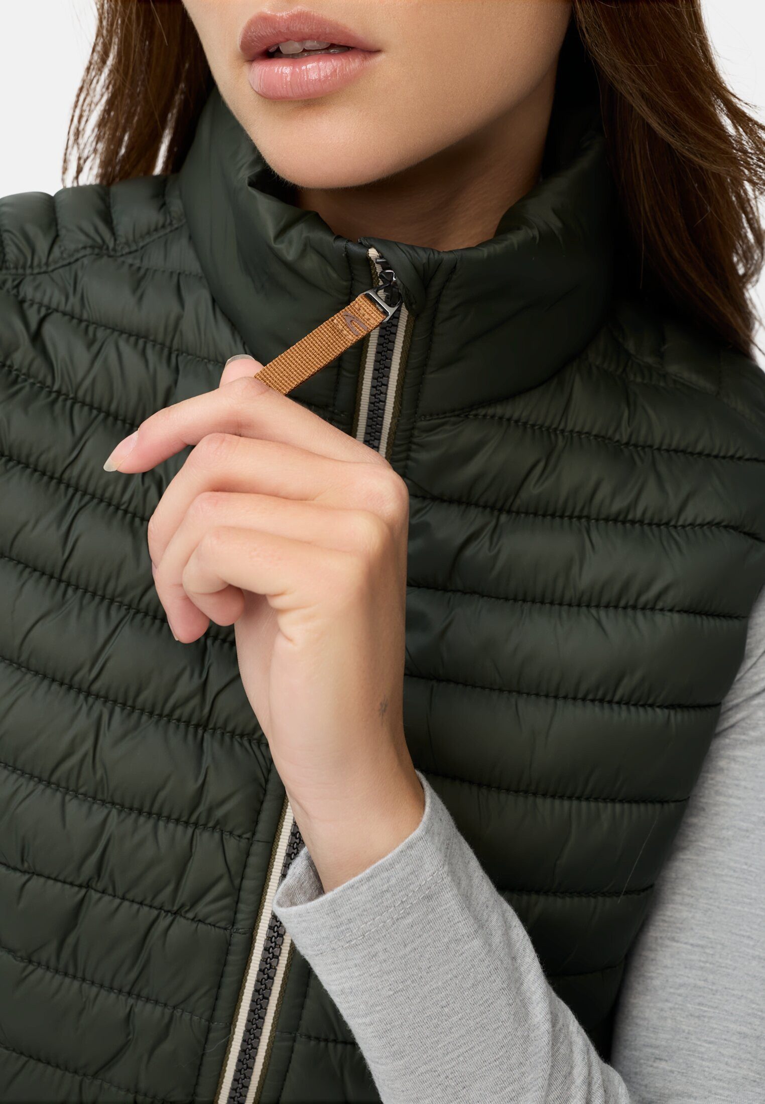 camel active Steppweste aus recyceltem Polyamid ärmellos Stehkragen mit Stehkragen