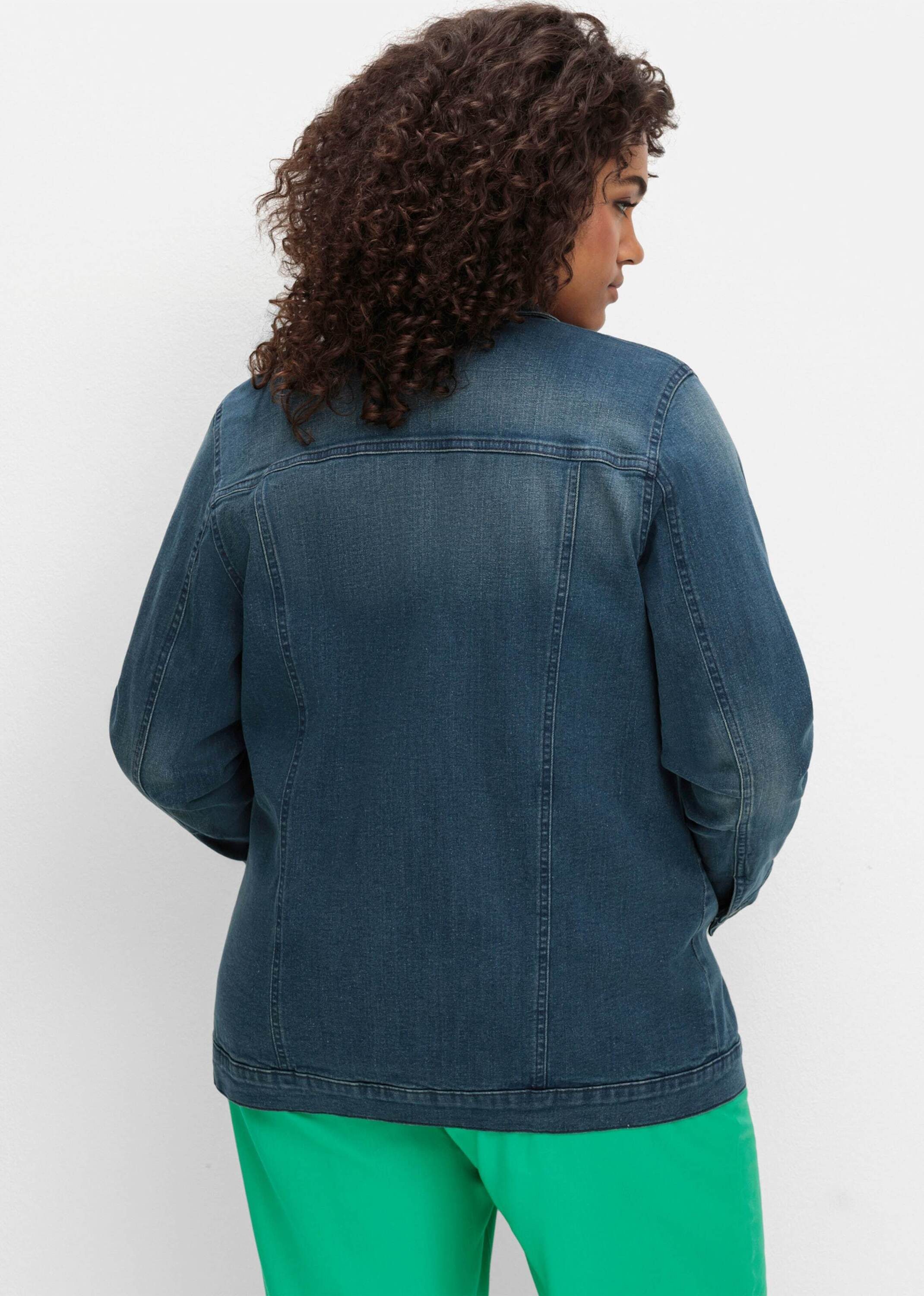Sheego Winterjacke Jeansjacke Langarm in längerer, taillierter Form – Bild 2 von 5