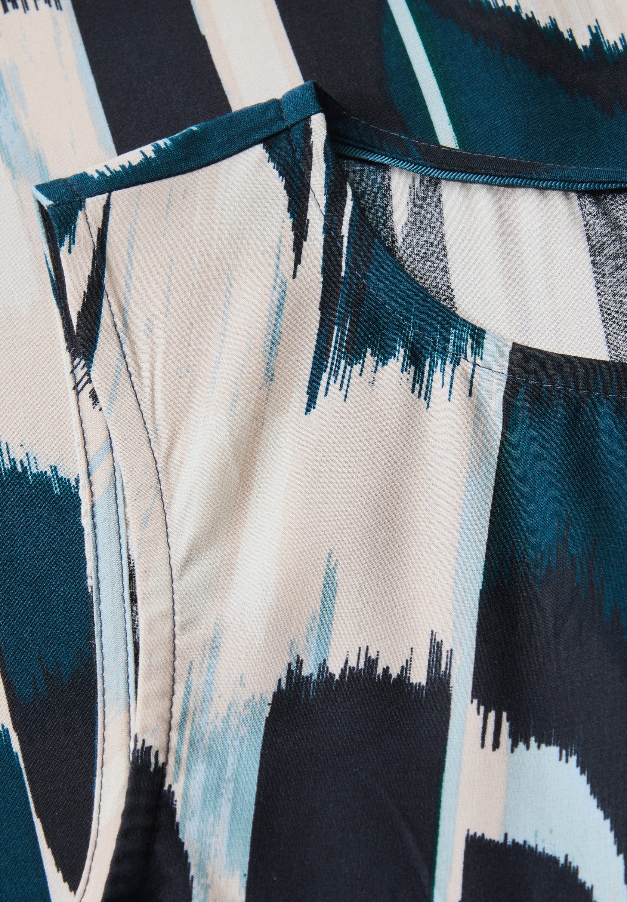 STREET ONE Blusentop mit grafischem Muster und Raffung