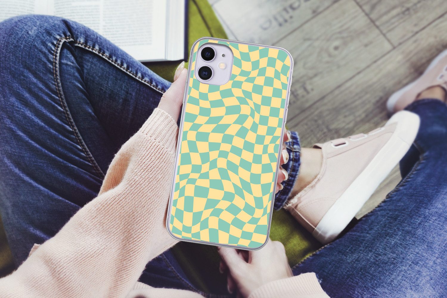 MuchoWow Handyhülle für Apple iPhone 11 Quadratisches Muster - Gelb - Blau - Wellenlinien, Smartphone-Bumper, Print, Handy Schutzhülle Dünn