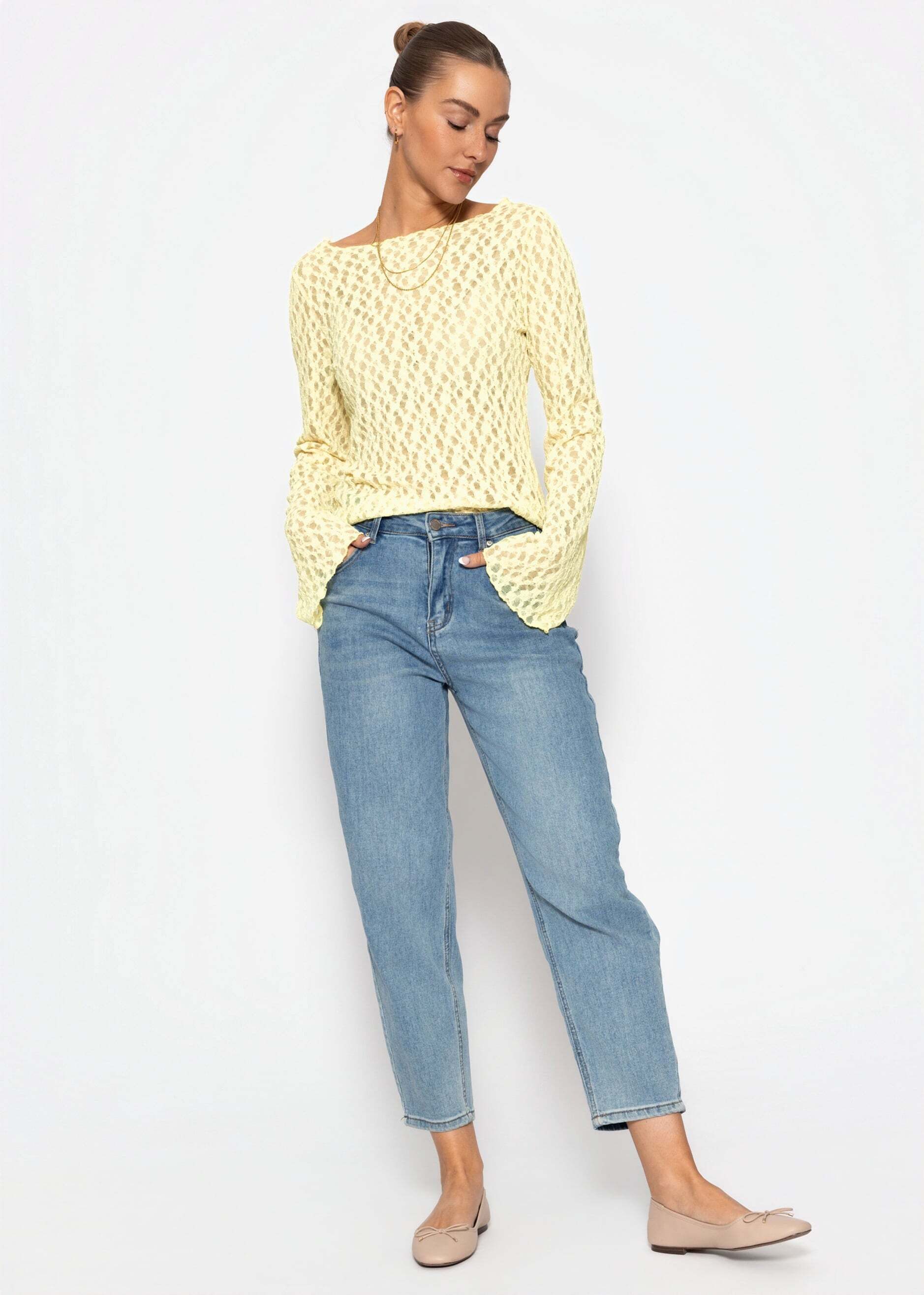SASSYCLASSY Langarmshirt Spitzenshirt mit weiten Ärmeln für Damen Elegantes Langarmshirt mit floralem Muster in leichter Transparenz