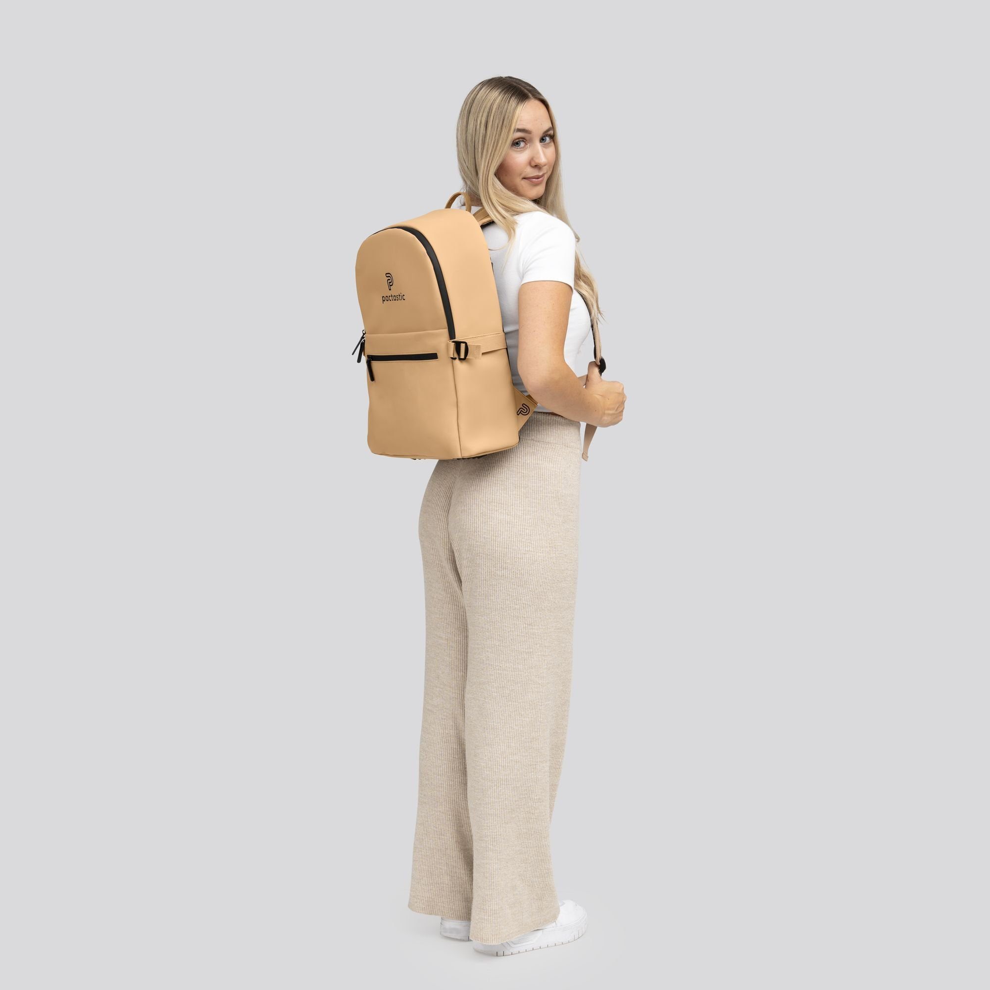 Pactastic Daypack Urban Collection, Tech-Material Veganes beige