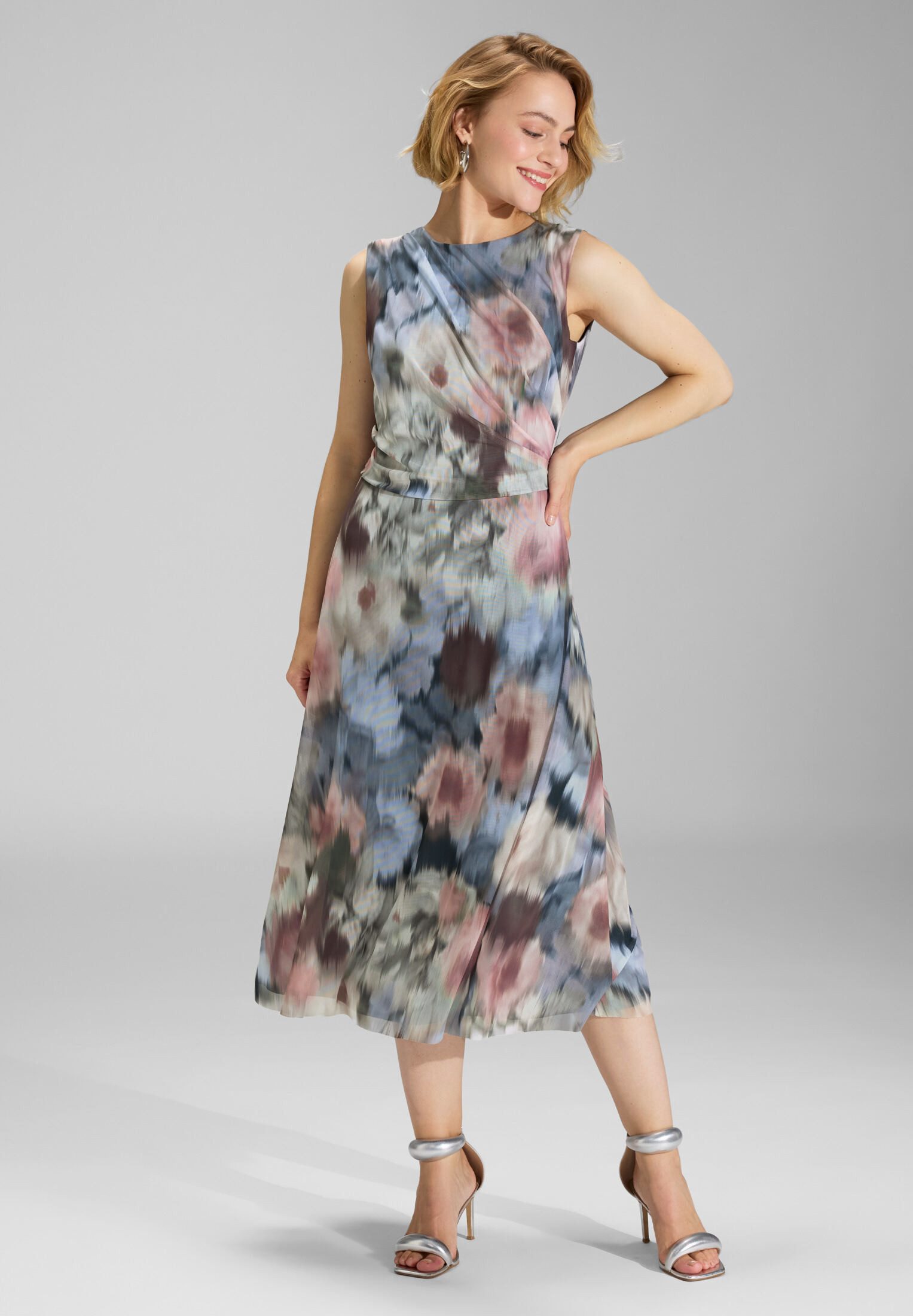 SWING Cocktailkleid - Midi Kleid aus Mesh mit Ikat Druck Taillierter Schnitt mit fließendem Rockteil