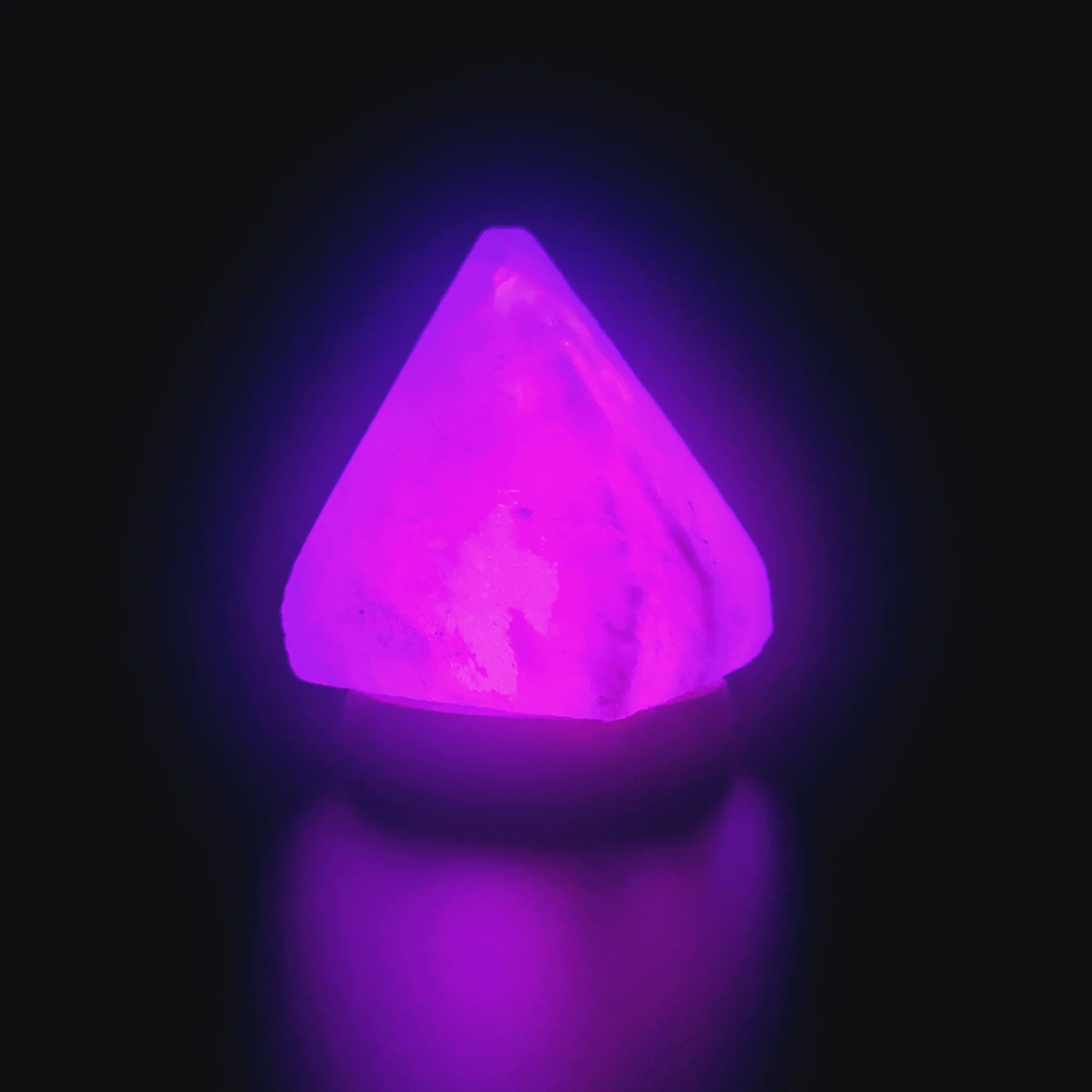 Himalaya Pyramide USB Heimtex Salzkristall-Tischlampe - Farbwechsellampe