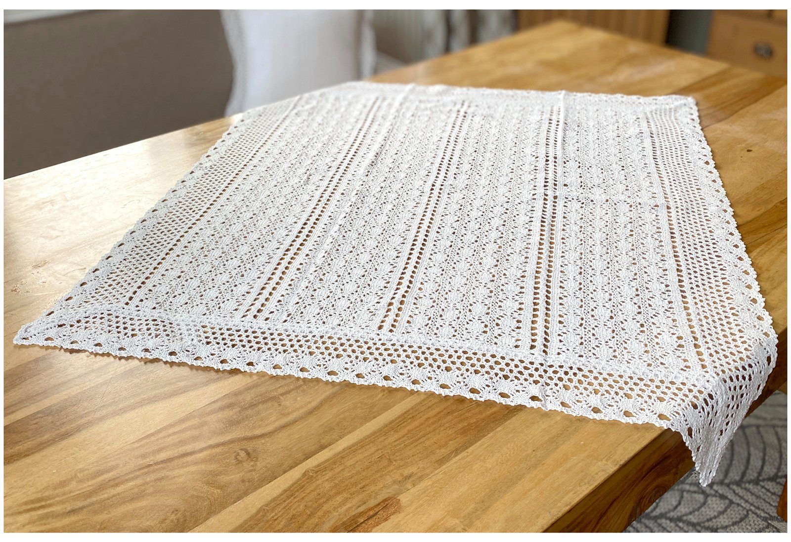 heimtexland Tischdecke heimtexland ® Tischwäsche Häkelspitze Landhaus Tischdeko Vintage Häkel (Stück 1-tlg, 1), Boho Mitteldecke 85x85 Makramee Borte Häkel Spitze Tischdeko