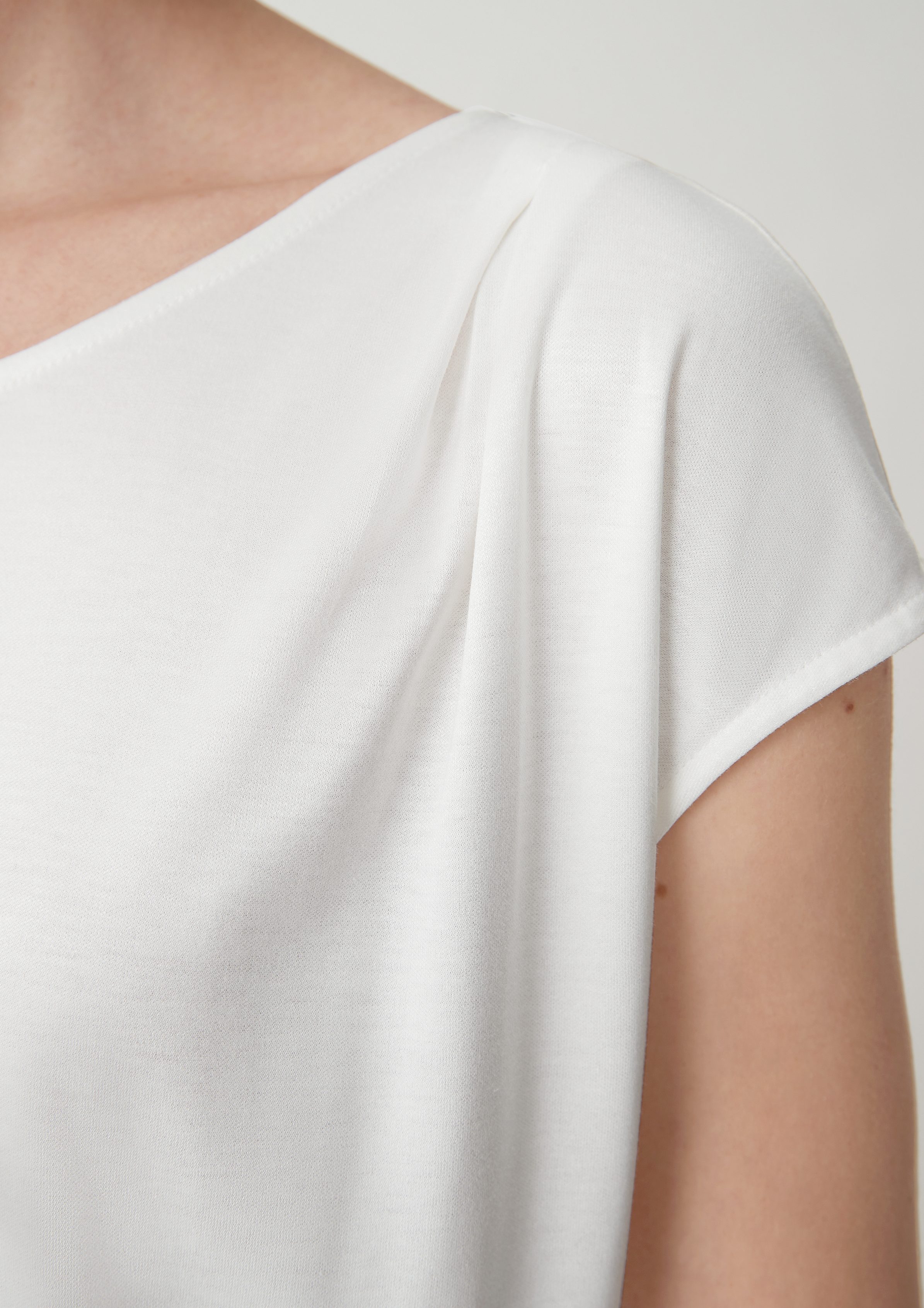Falten-Details Shirttop weiß Blusenshirt Comma mit
