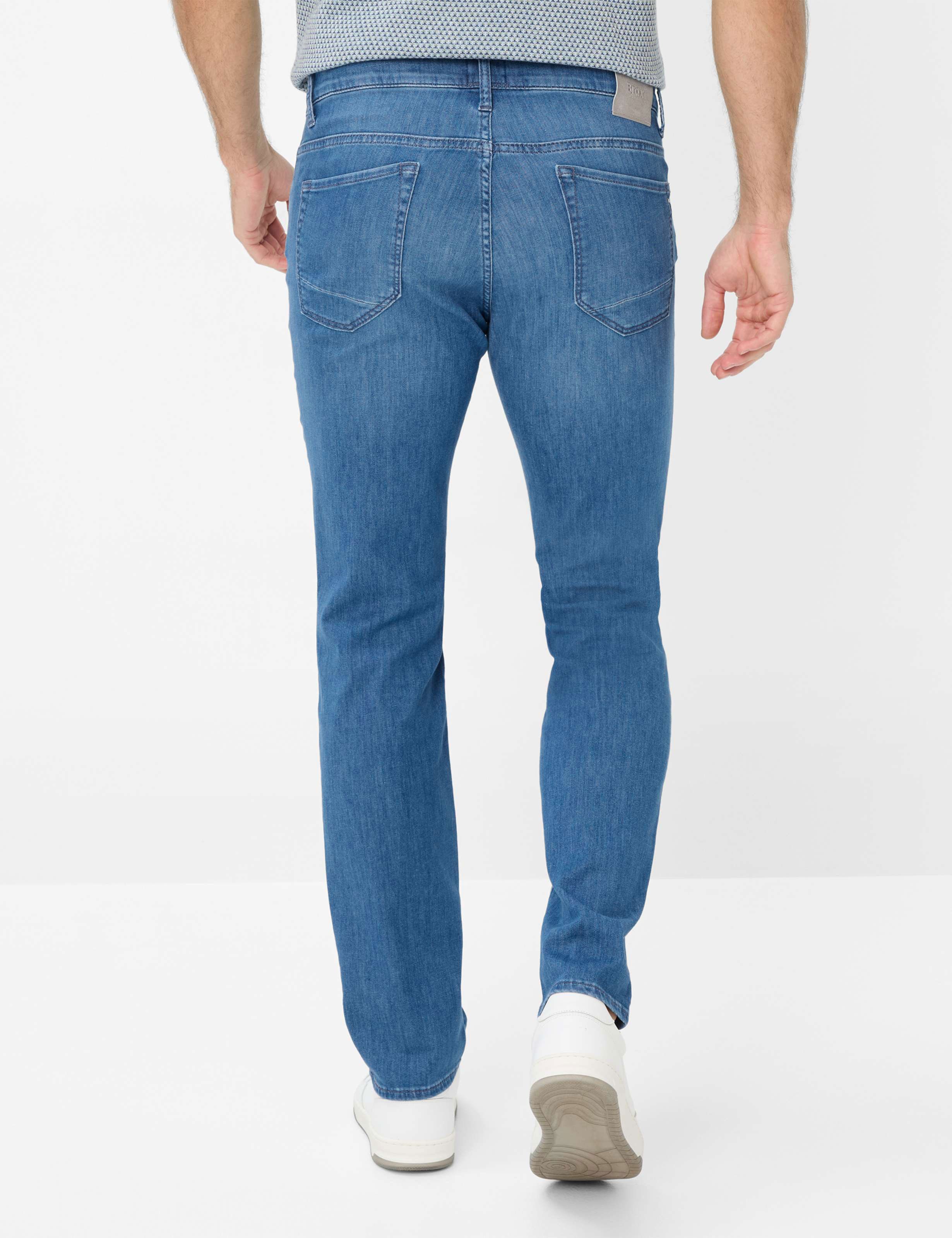 Brax 5-Pocket-Jeans CHUCK Hi-Flex Light, softer Sommerdenim