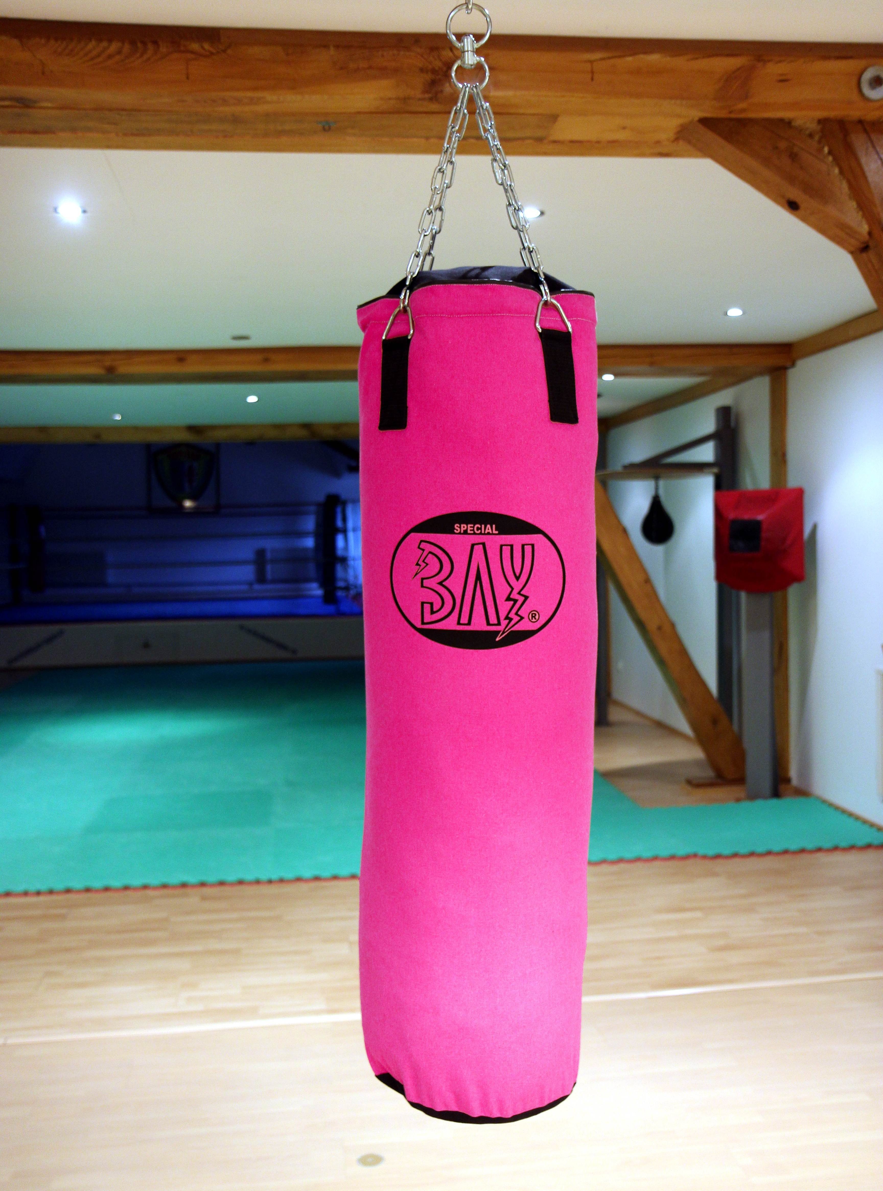BAY-Sports Boxsack Sandsack Segeltuch Hülle pink rosa 120 x 30 cm Canvas ungefüllt leer Boxen Trainingssack (Top Preis Leistung, Gut und Günstig), Stahl Kettenaufhängung mit Drehwirbel