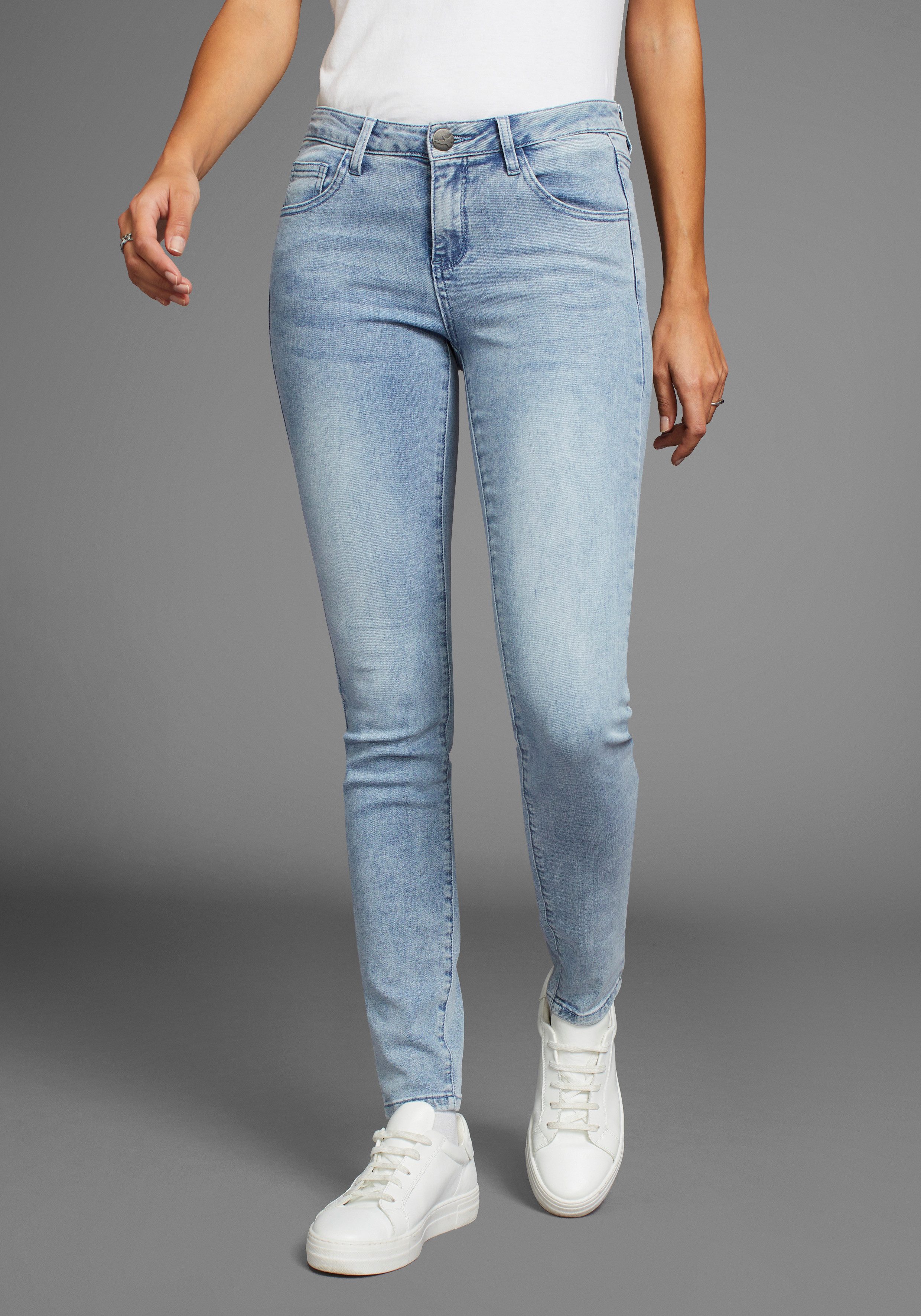 Arizona Skinny-fit-Jeans Ultra-Stretch extra-enger Beinverlauf, normale Leibhöhe, mit Eingrifftaschen