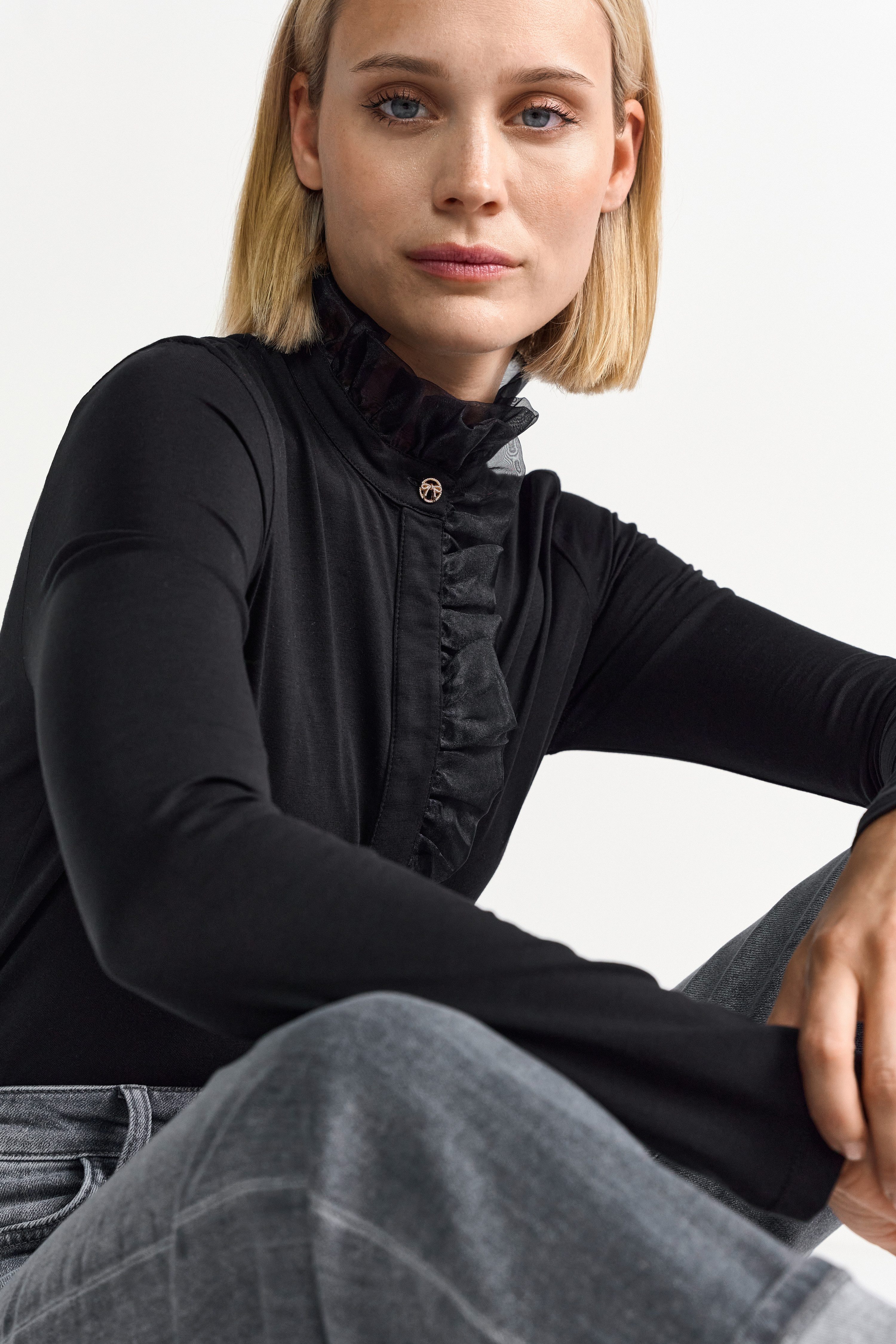 RICHROYAL Longsleeve mit Rüschenkragen, gerader Schnitt günstig online kaufen