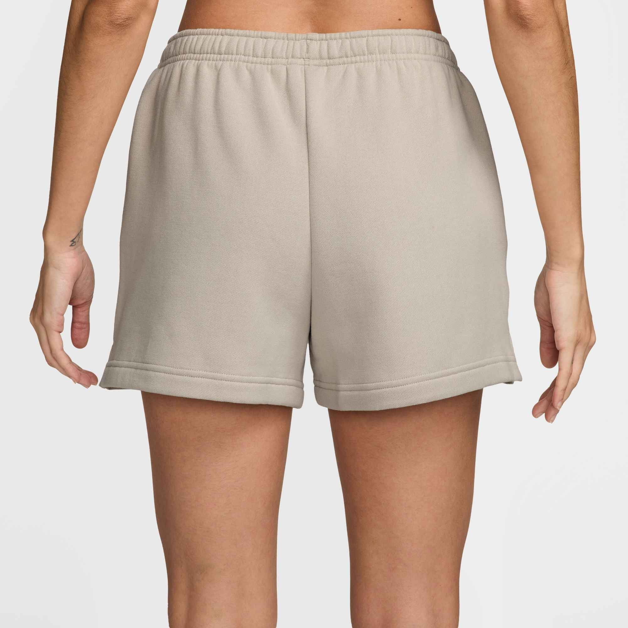 Nike Sportswear Shorts W NK STDO FLC MW MR STD 4 SHRT mit Eingrifftaschen, ca. Mitte Oberschenkel lang, gerade Beinform