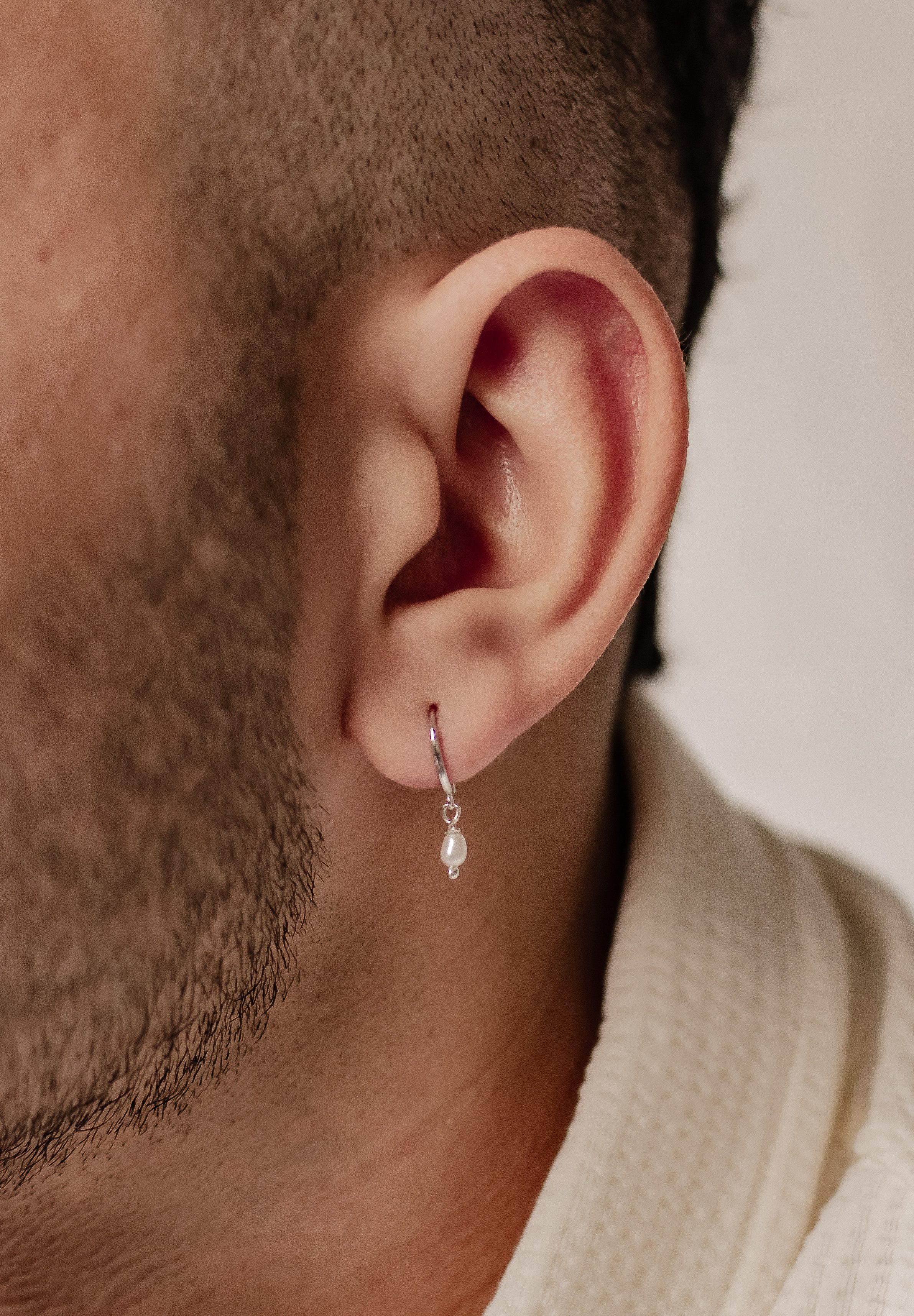 Hey Happiness Paar Ohrhänger weiße Süßwasserperle Anhänger, Herren Ohrringe Creolen Silber 925, 18k vergoldet
