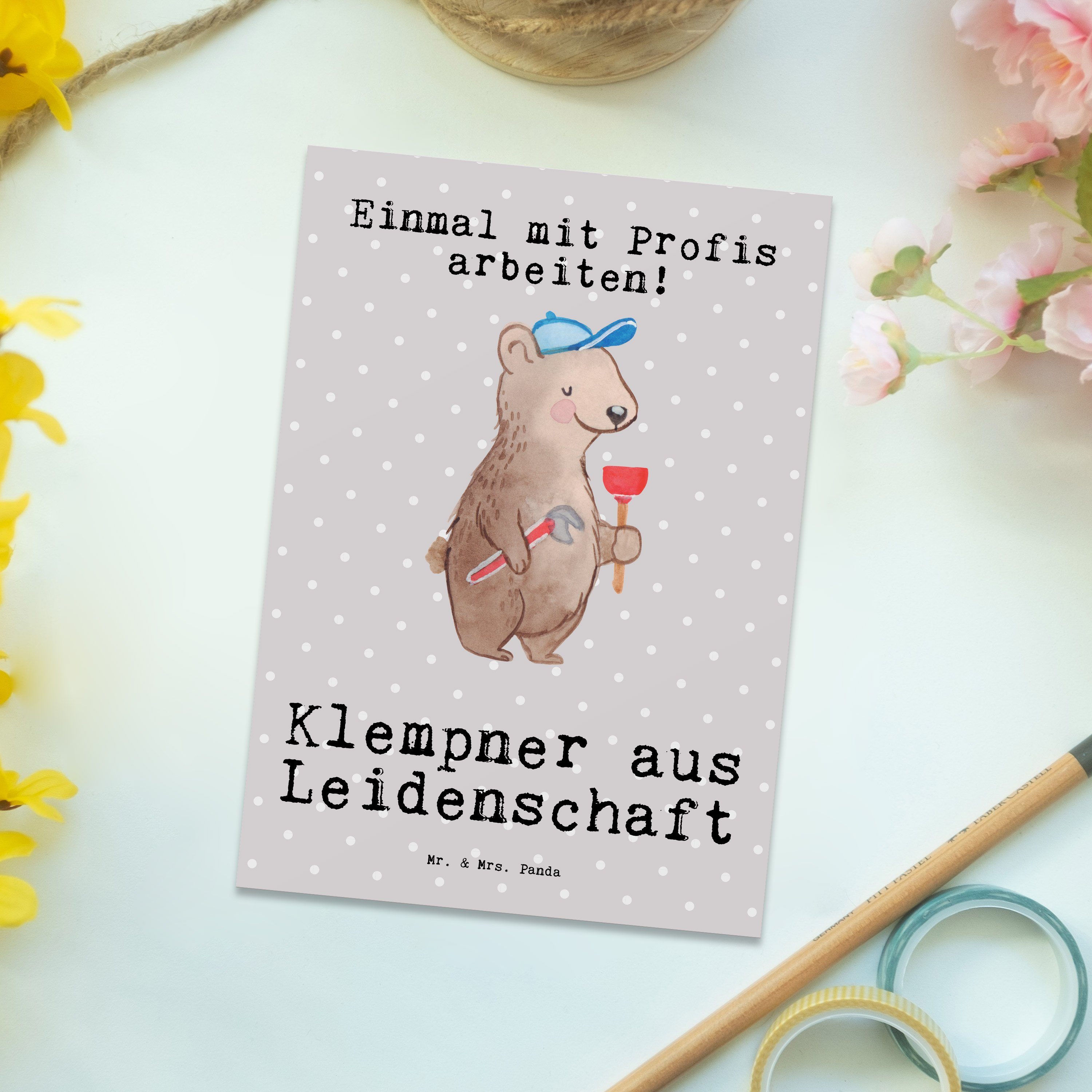 Mr. & Mrs. Panda Postkarte Klempner aus Leidenschaft - Grau Pastell - Geschenk, Schenken, Ansich