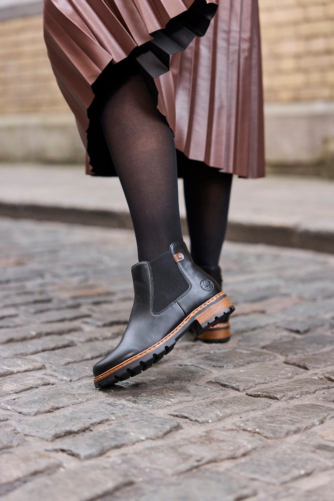 Rieker Chelseaboots Stiefelette, Schlupfboots mit Stretch und Reißverschluss