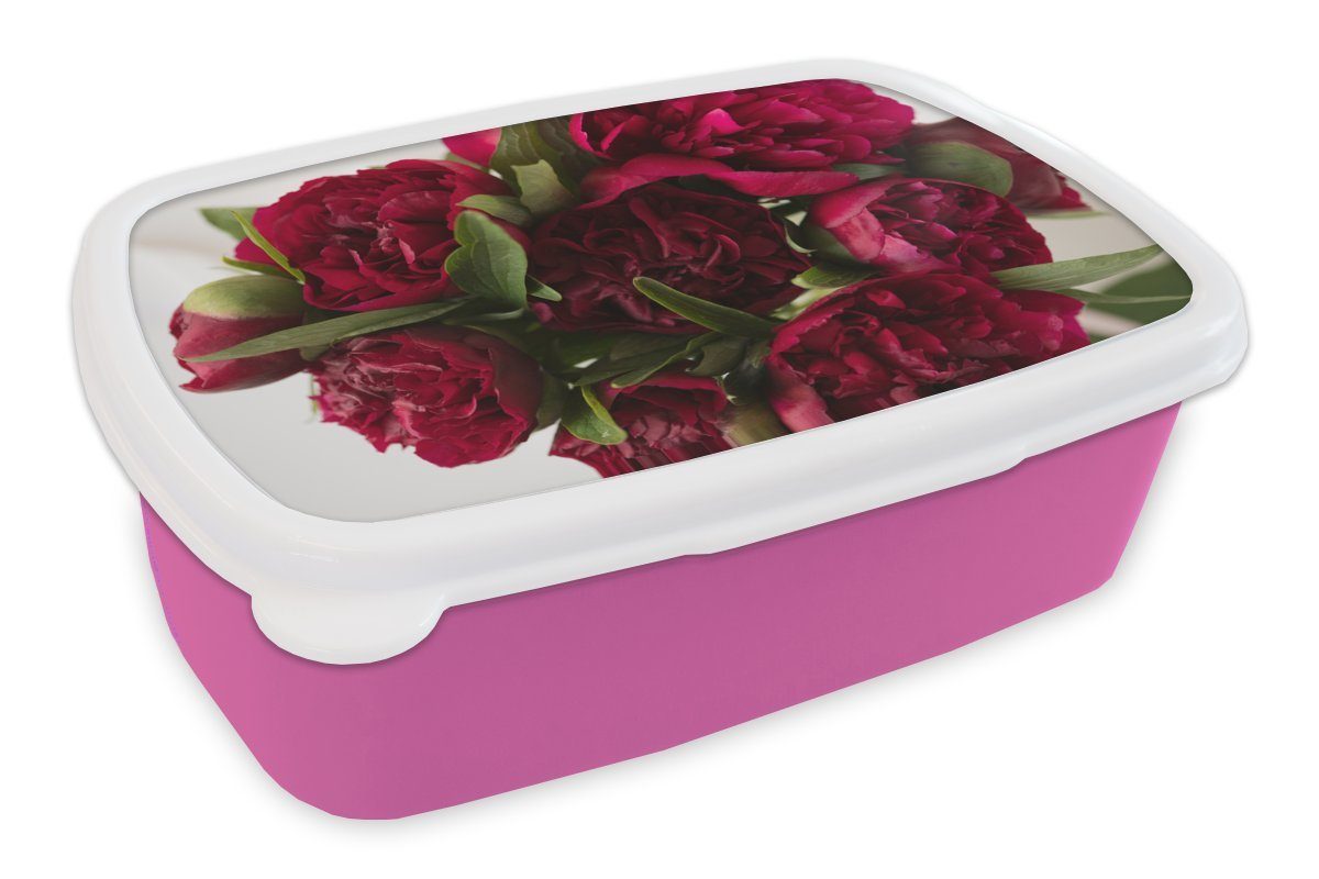 MuchoWow Lunchbox Ein Strauß roter Pfingstrosen mit weißem Hintergrund, Kunststoff, (2-tlg), Brotbox für Erwachsene, Brotdose Kinder, Snackbox, Mädchen, Kunststoff rosa