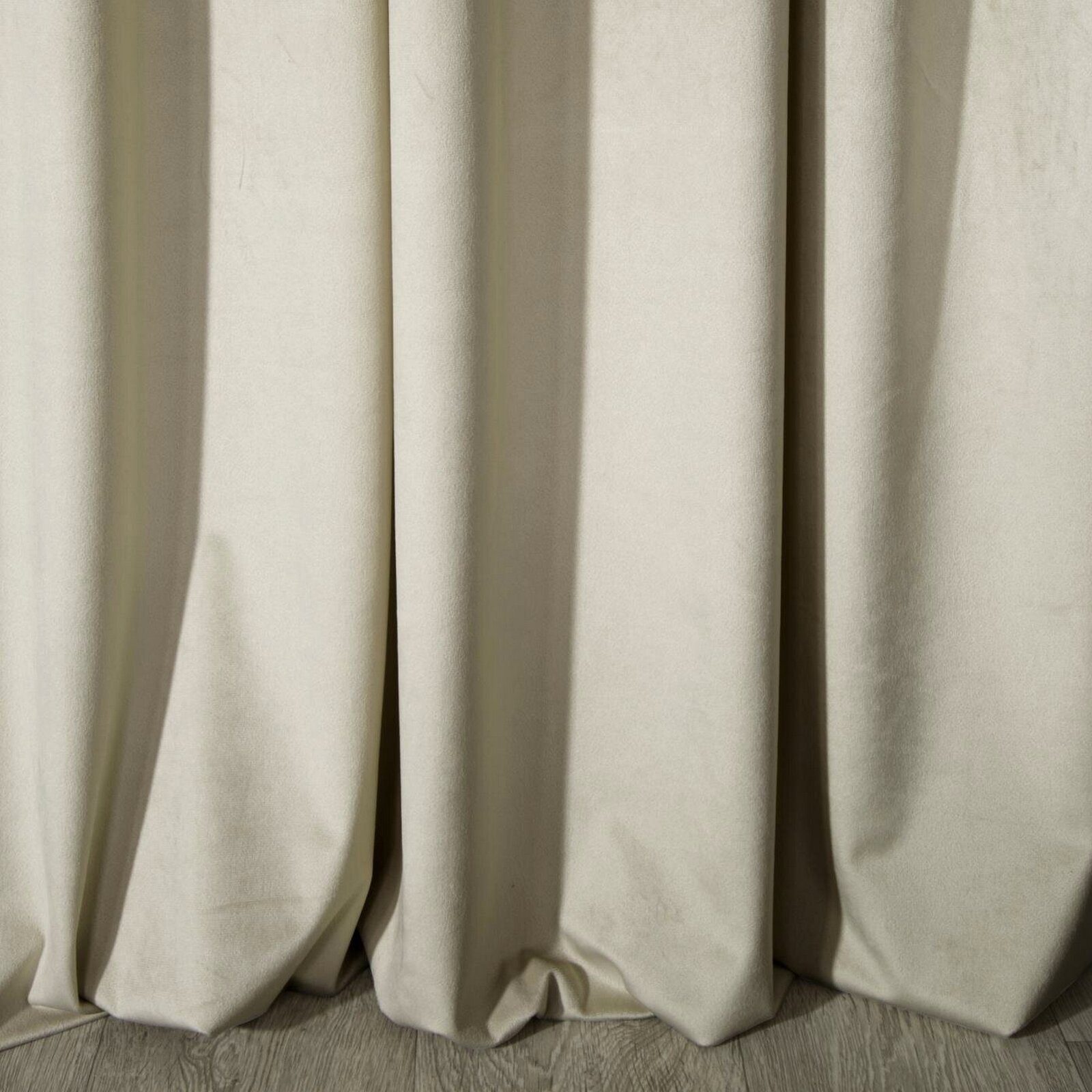 Eurofirany Vorhang VELVET (2 St), Ösen, blickdicht, Samt, 2er-Set Ösenschals aus Velvet, mit mittlerem Verdunkelungsgrad
