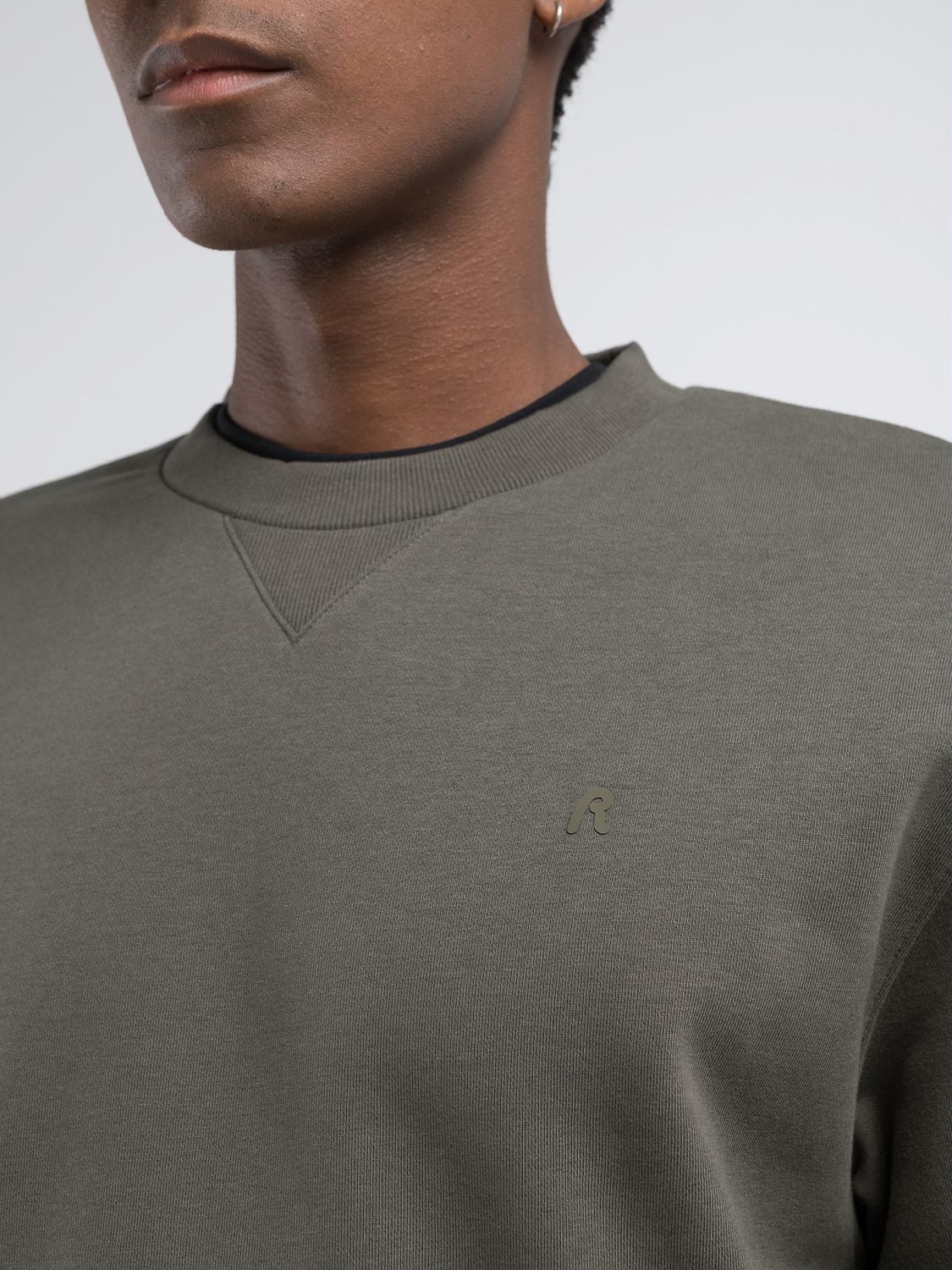 Replay Sweatshirt mit V-Einsatz am Halsausschnitt – Bild 3 von 5