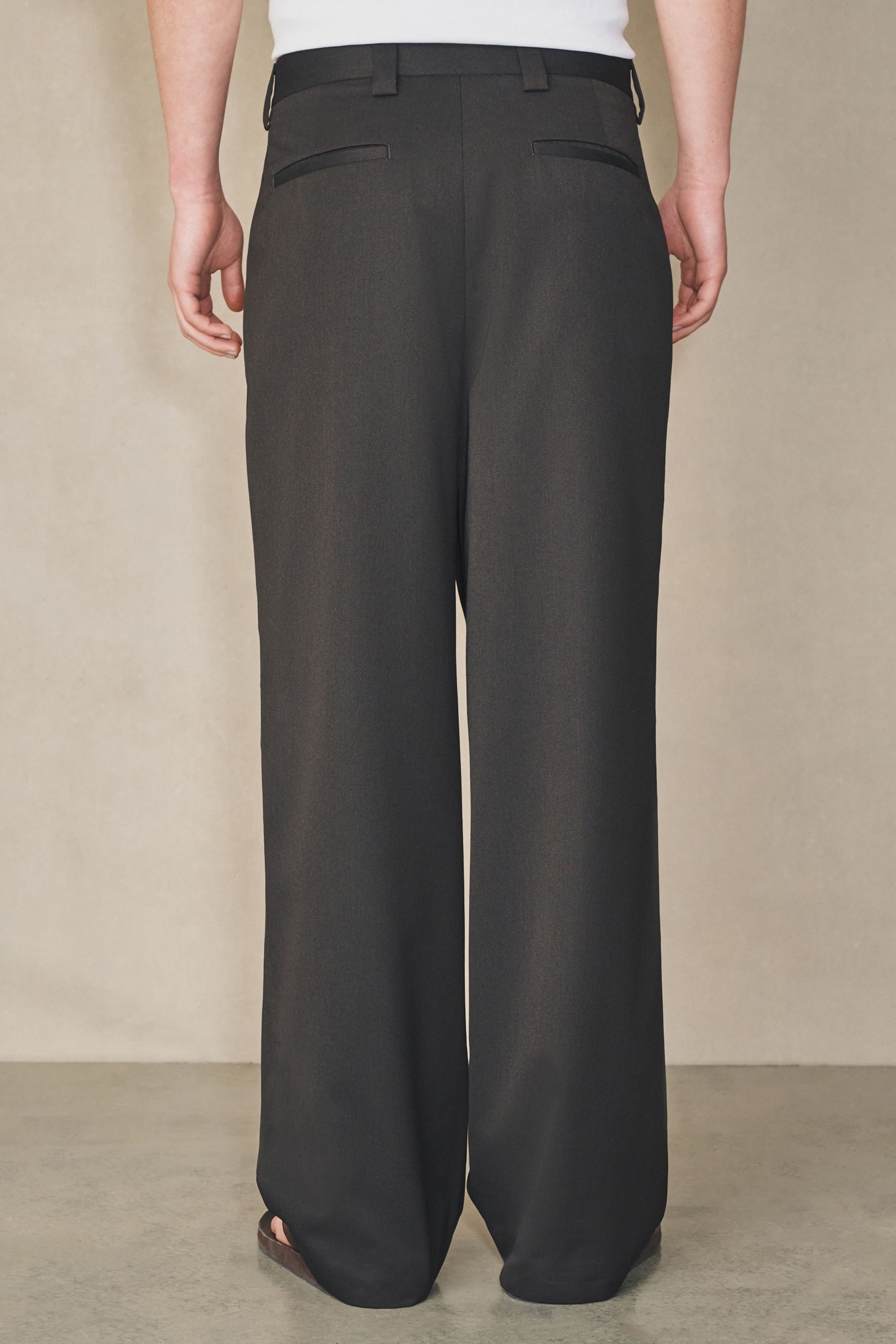 Next Bundfaltenhose EDIT elegante Relaxed Fit Hose mit Bundfalten (1-tlg)