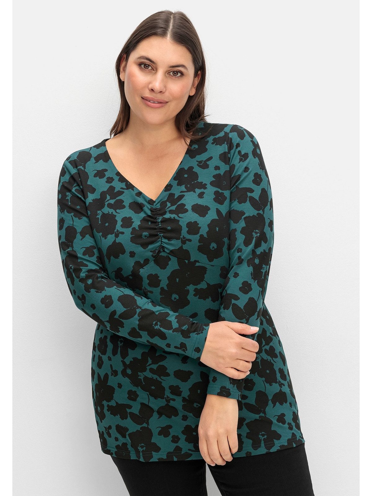 Sheego Langarmshirt Große Größen mit Blumendruck und V-Ausschnitt