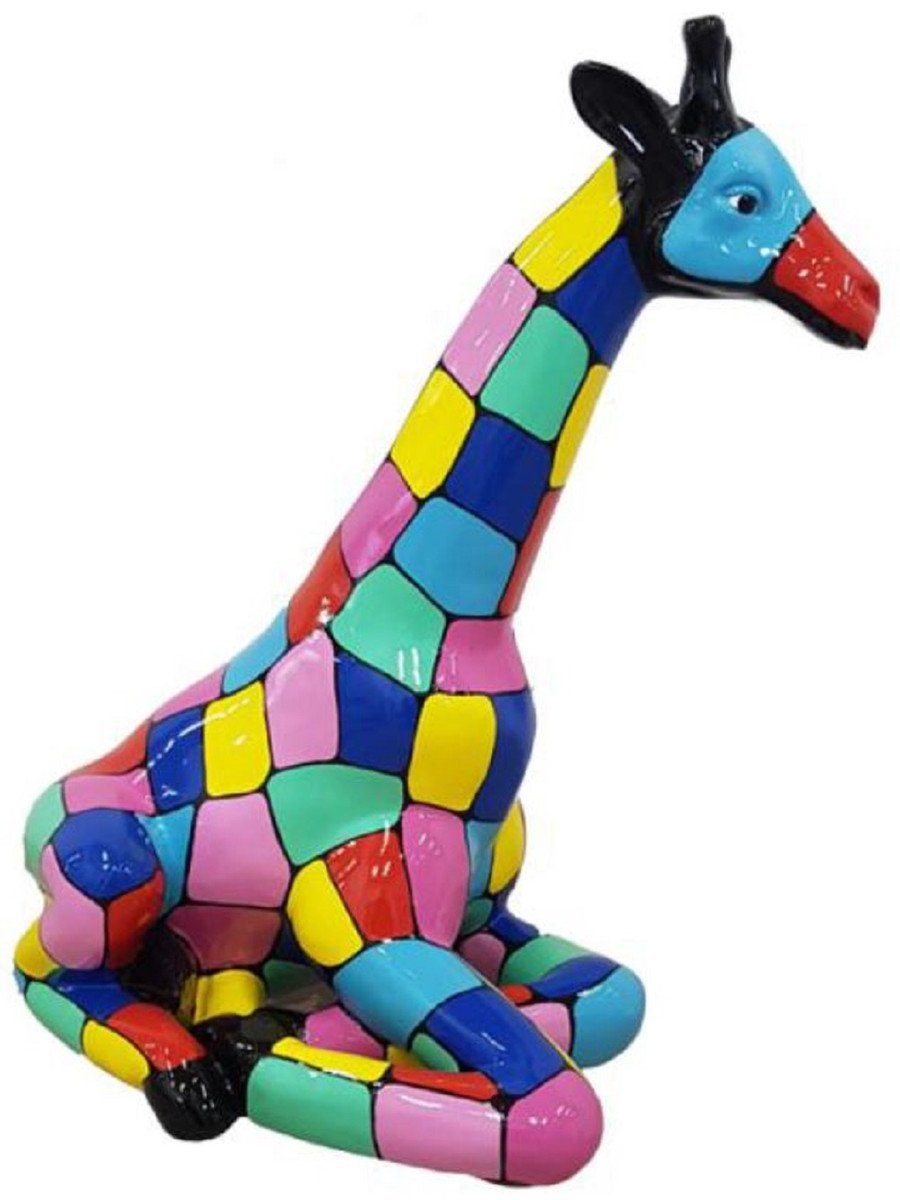 Casa Padrino Skulptur Designer Deko Skulptur sitzende Giraffe Bunt H. 80 cm - Wetterbeständige Dekofigur - Wohnzimmer Garten Terrassen Deko