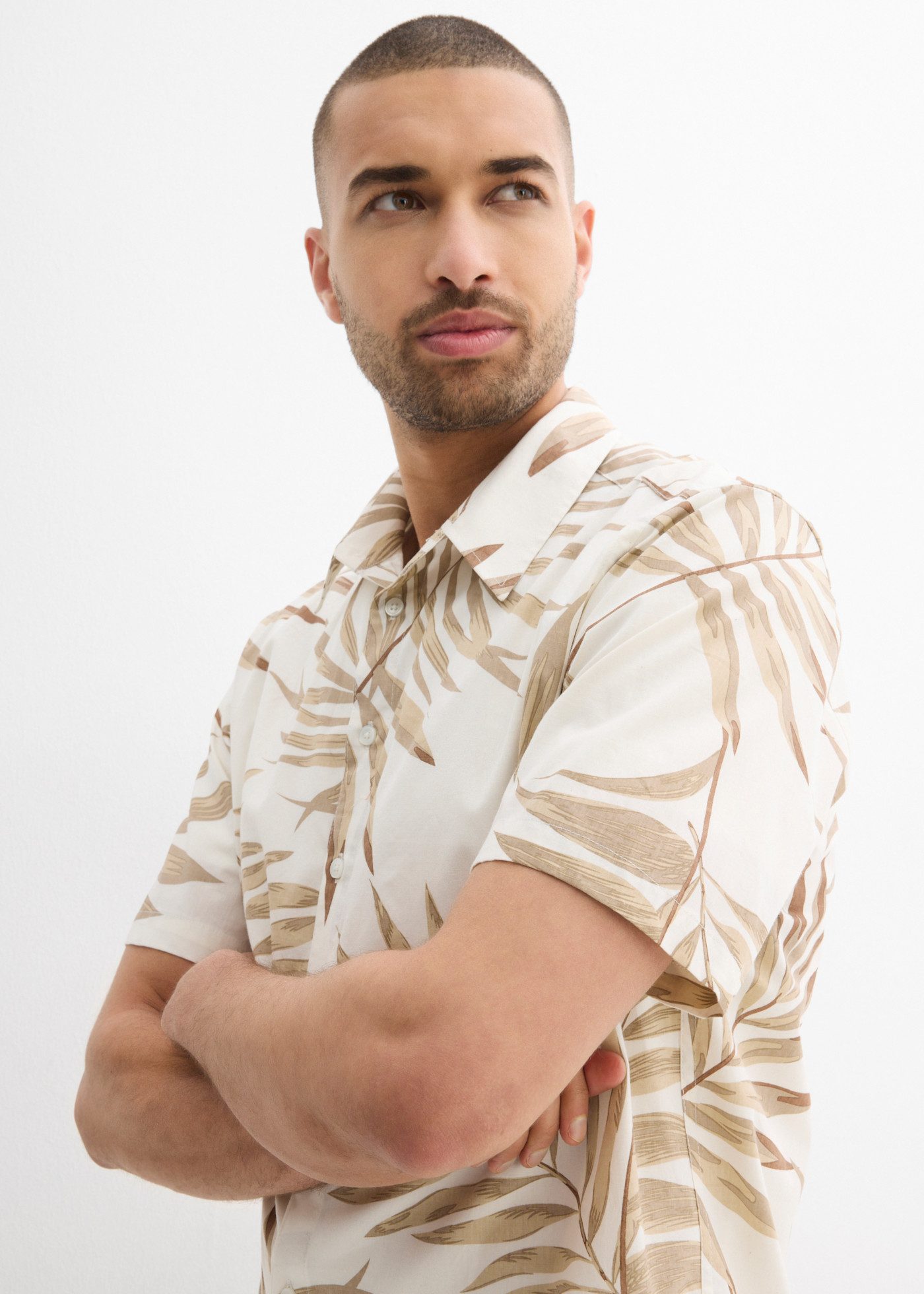 bonprix Kurzarmhemd mit floralem Print, aus reiner Baumwolle, Regular Fit, im Casual-Stil