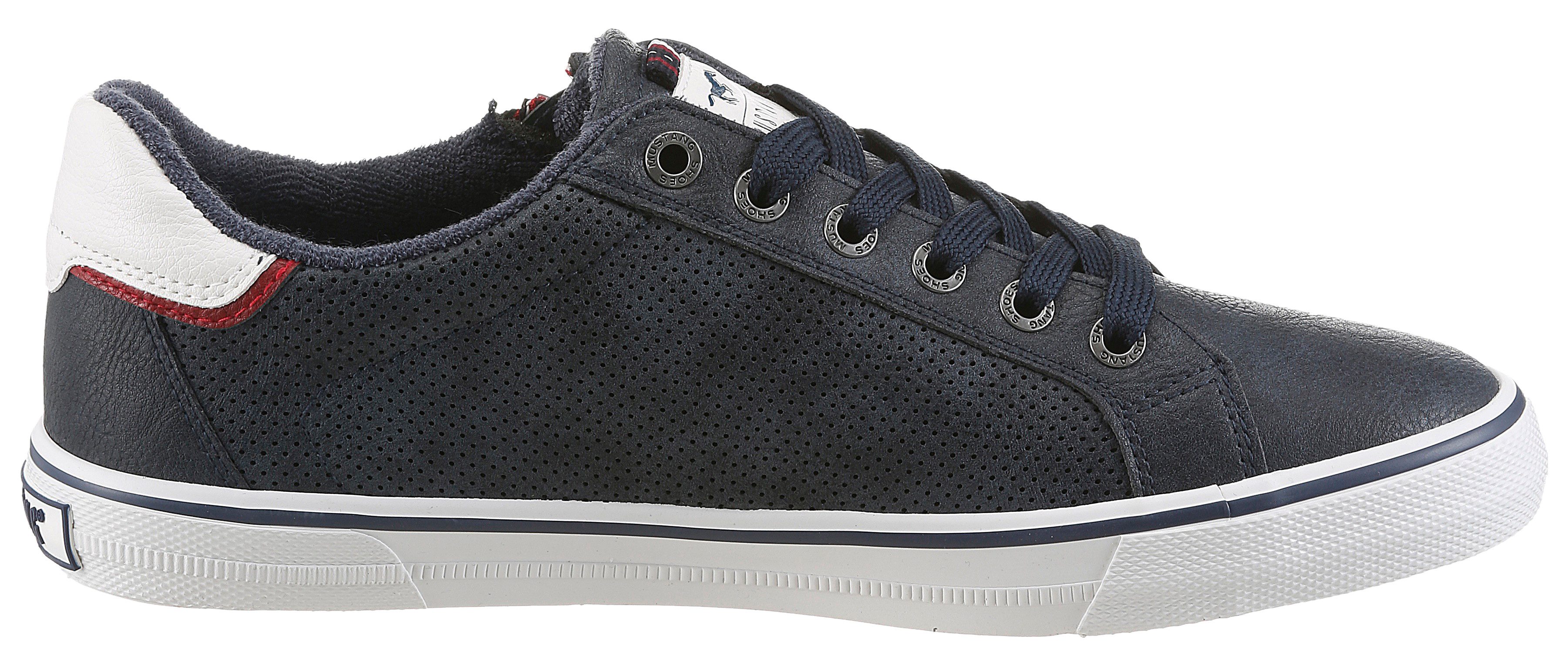 Mustang Shoes Giuliano Sneaker Freizeitschuh, Halbschuh, Schnürschuh mit modischem Lochmuster
