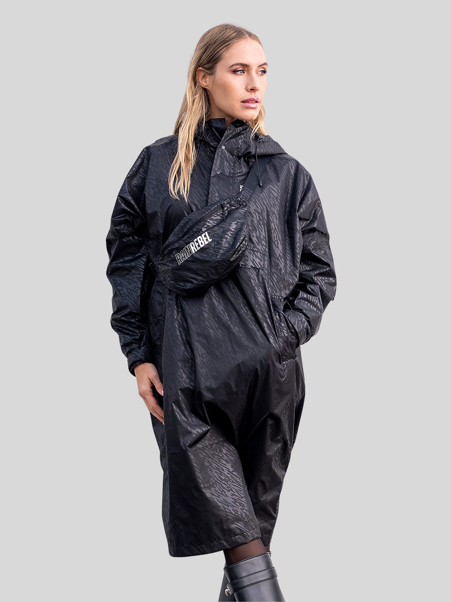 RAINREBEL Regenponcho NOIR by Alena Gerber
