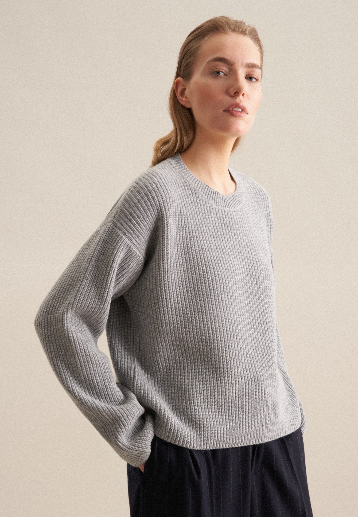 Strickpullover Schwarze Rose