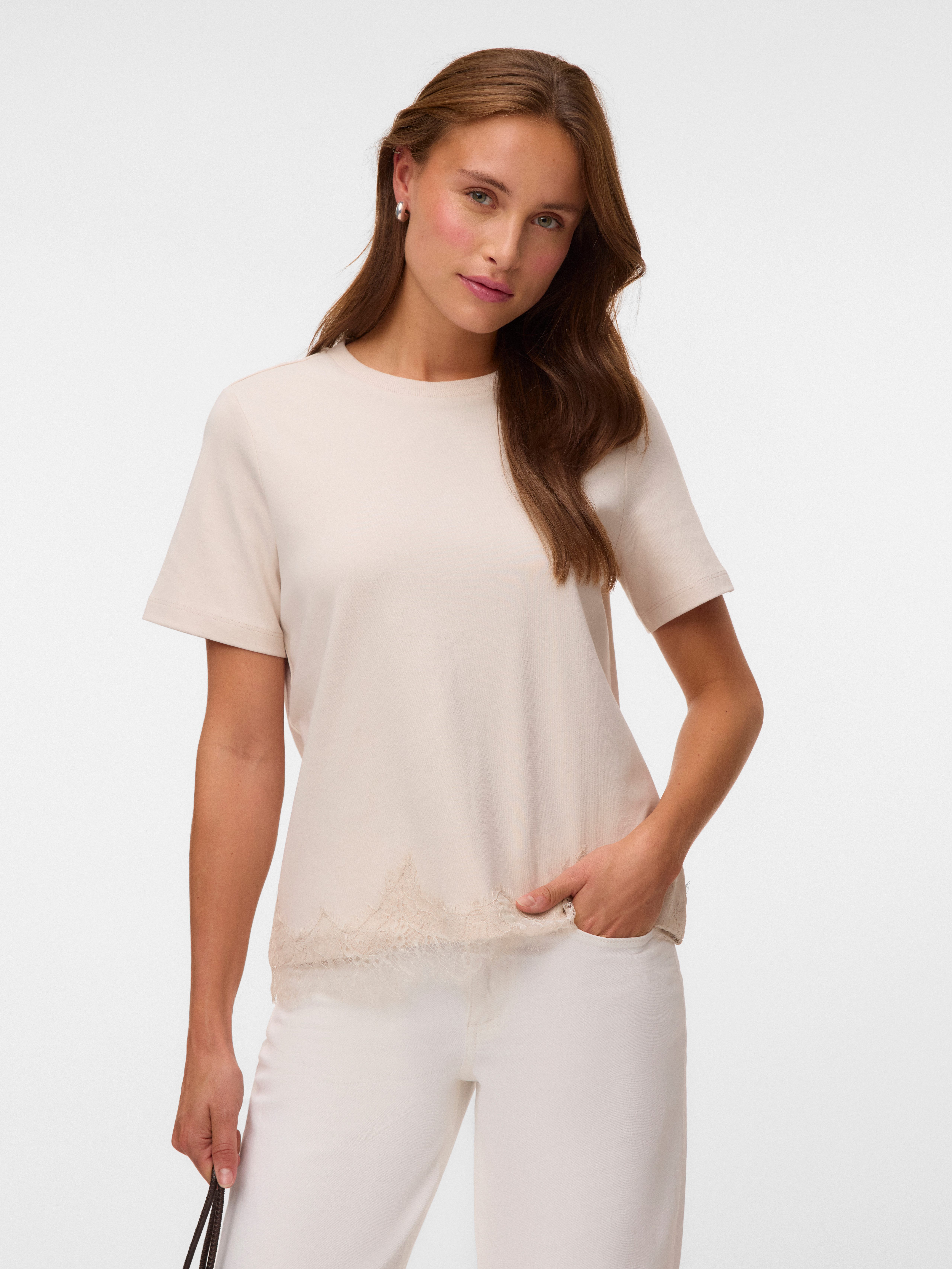 Vero Moda Kurzarmshirt VMSARA METTE LACE SS T-SHIRT JRS NOOS Baumwolle, regular fit