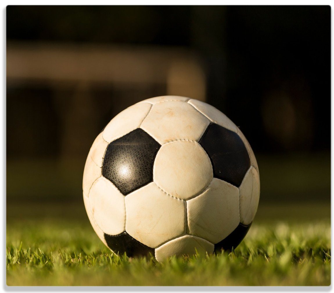 Wallario Herd-Abdeckplatte Fußball - sonnenbeleuchtet auf dem Feld, ESG-Sicherheitsglas, (Glasplatte, 1 tlg., inkl. 5mm Noppen), verschiedene Größen