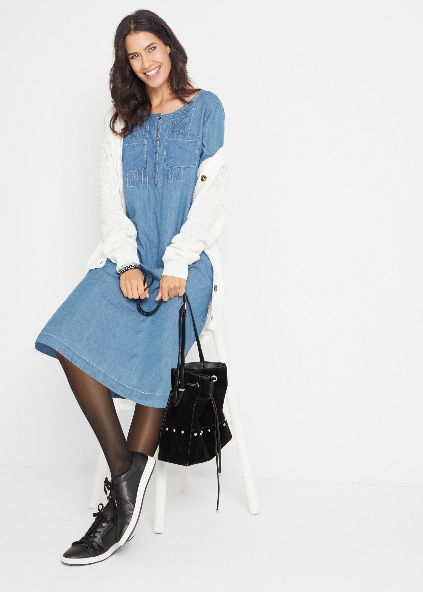 bonprix Jeanskleid aus weichem Jeans-Material, mit Biesen und Knopfleiste am Oberteil – Bild 5 von 5