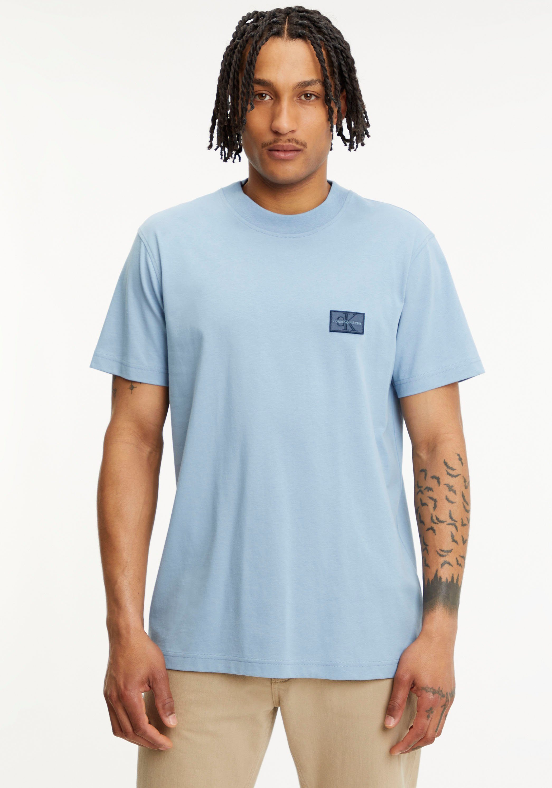 Calvin Klein Jeans T-Shirt SHRUNKEN BADGE TEE mit Calvin Klein Logo-Badge auf der Brust Iceland Blue
