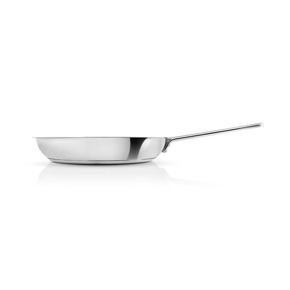 Eva Solo Bratpfanne Bratpfanne Laser Titanium 24 cm Stainless Steel, Edelstahl mit Aluminiumkern, spülmaschinenfest, Antihaft, recycelt